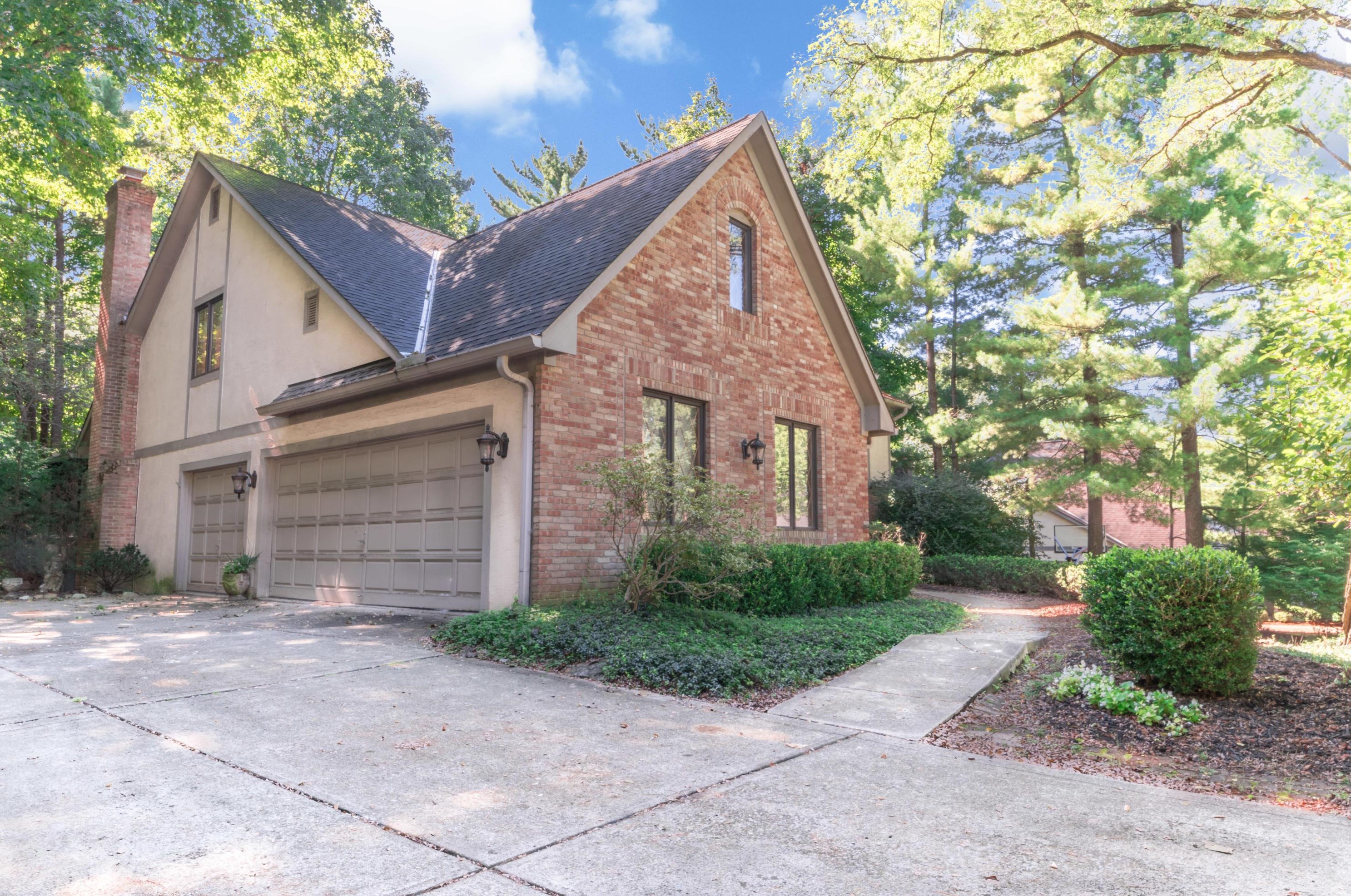 395 Meditation Ln, Columbus OH 43235-1456 exterior