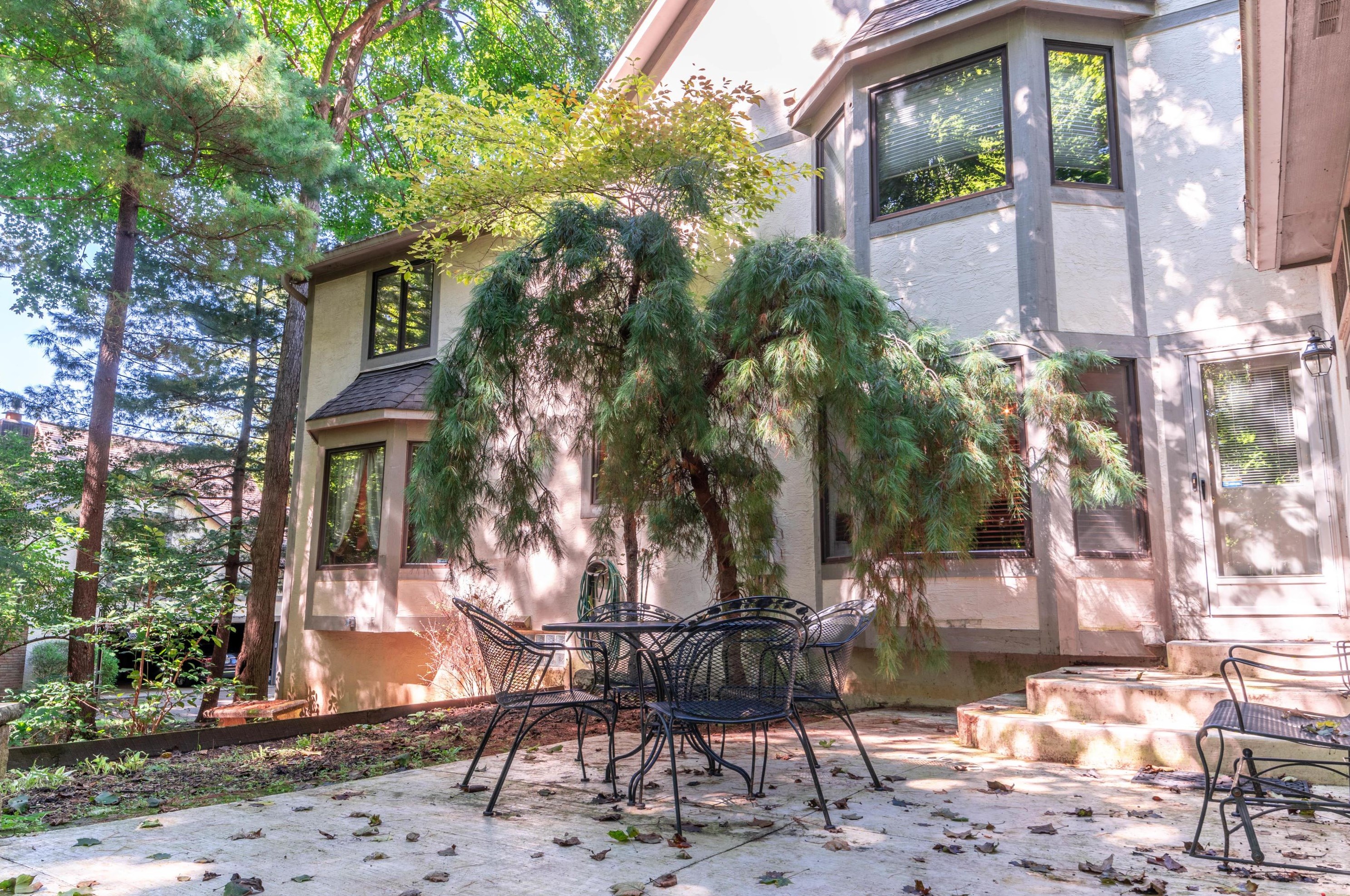 395 Meditation Ln, Columbus OH 43235-1456 exterior