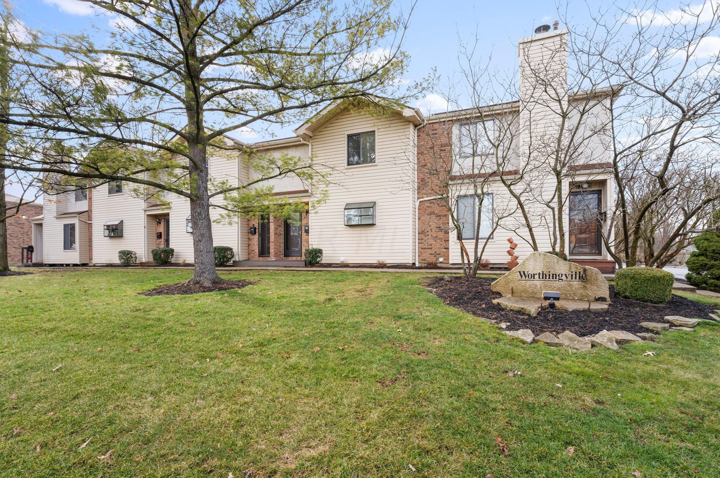 449 North St, Columbus, OH 43085-3279