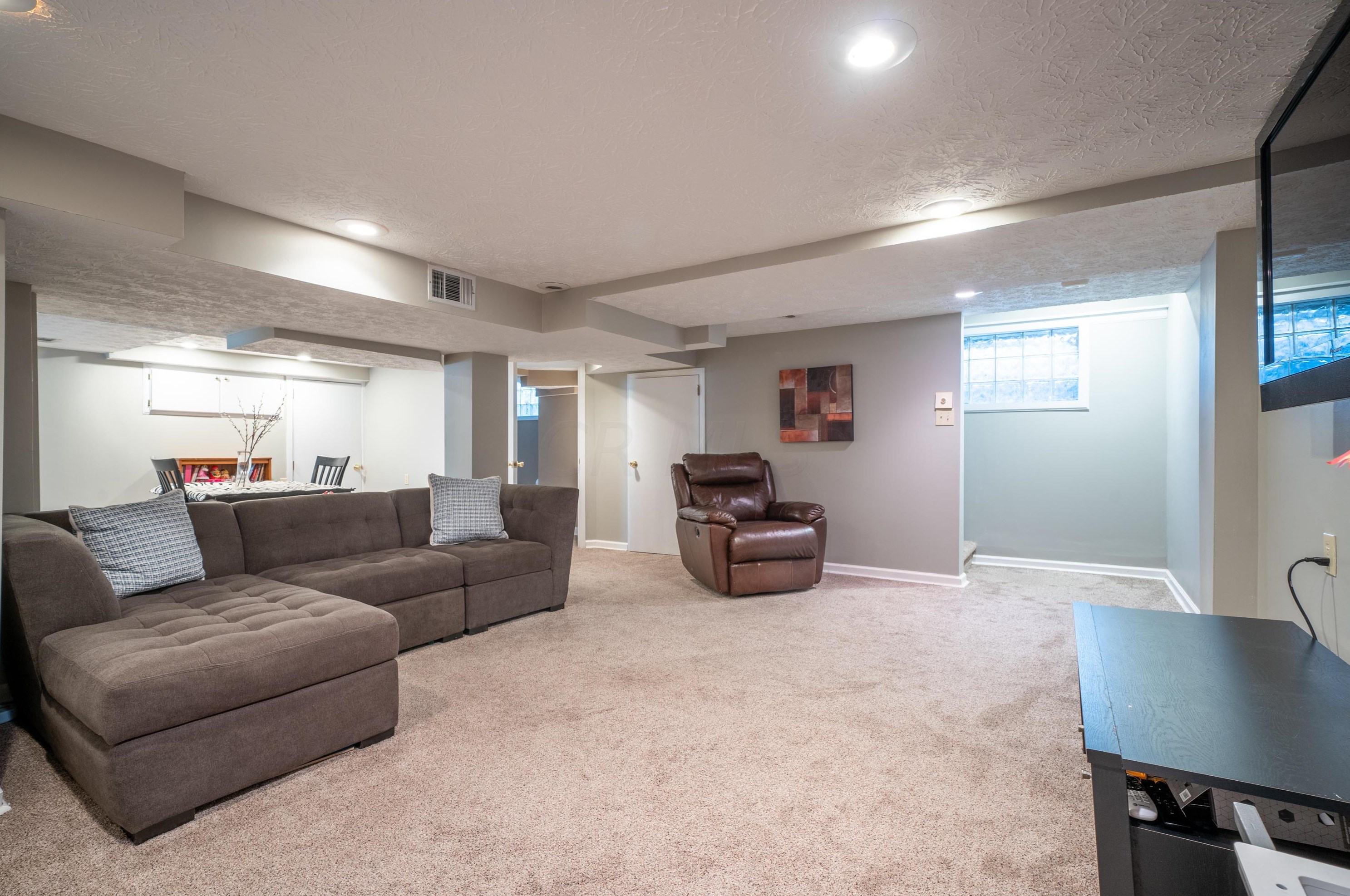 167 Roosevelt Ave, Columbus OH 43209-1558 exterior