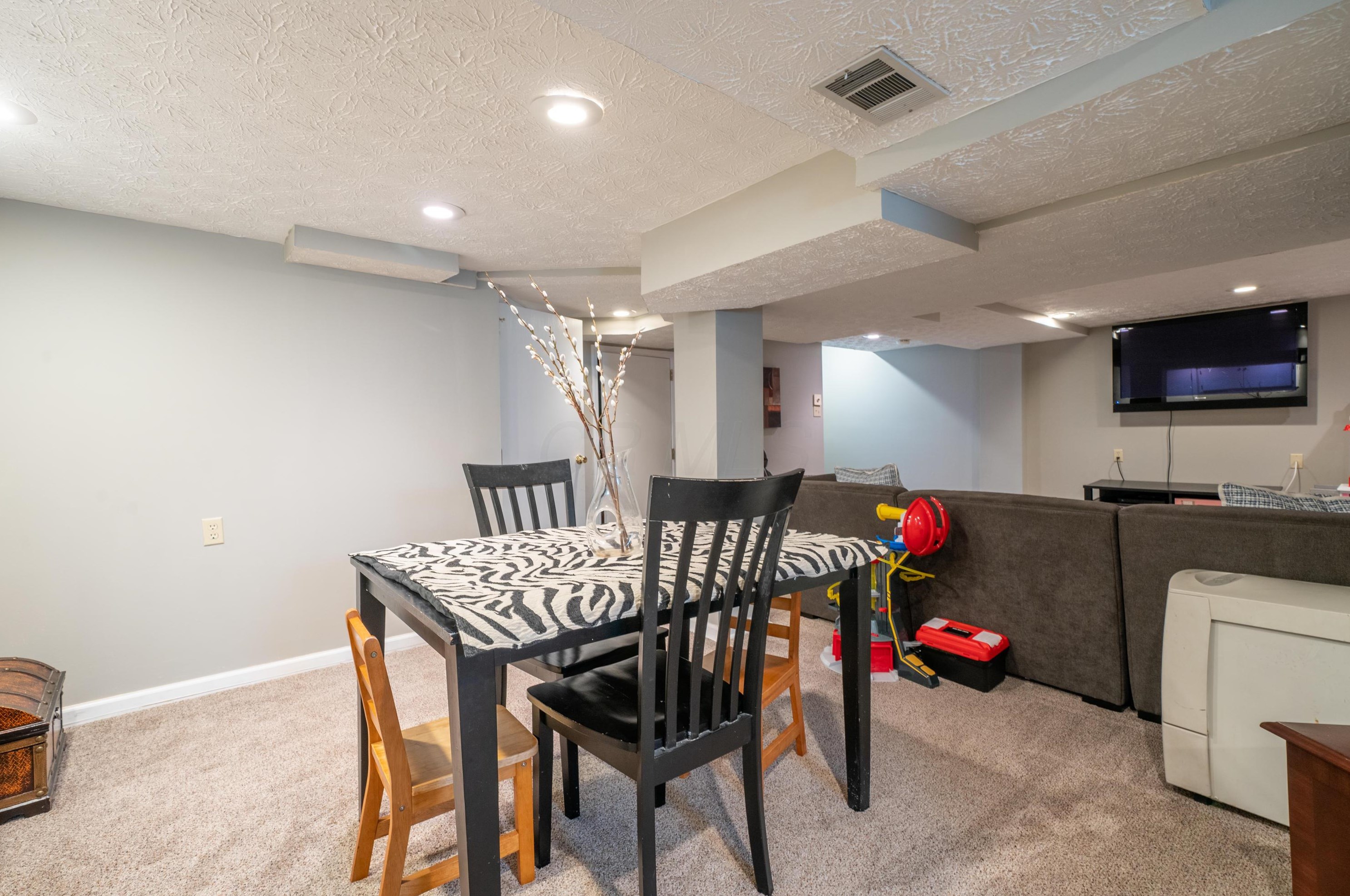 167 Roosevelt Ave, Columbus OH 43209-1558 exterior