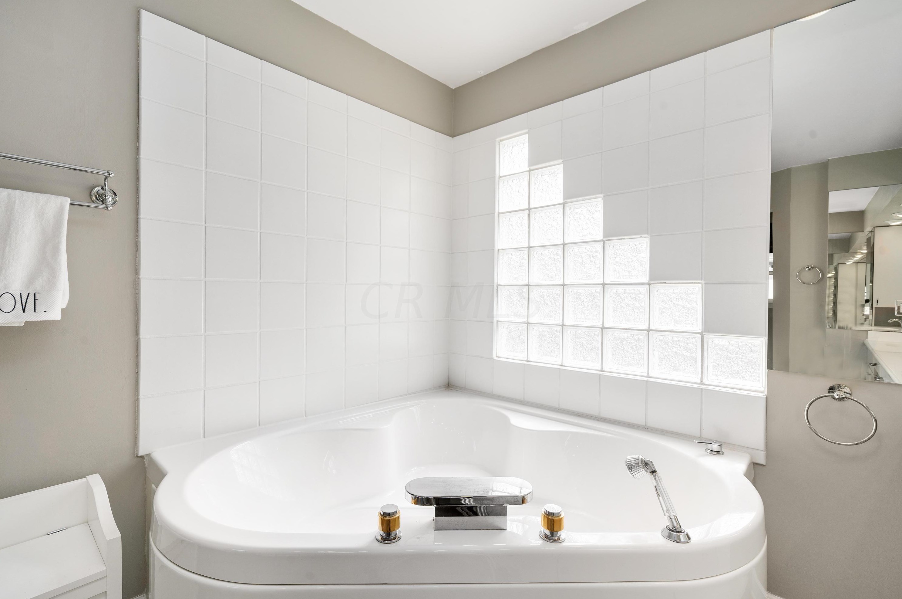 167 Roosevelt Ave, Columbus OH 43209-1558 exterior