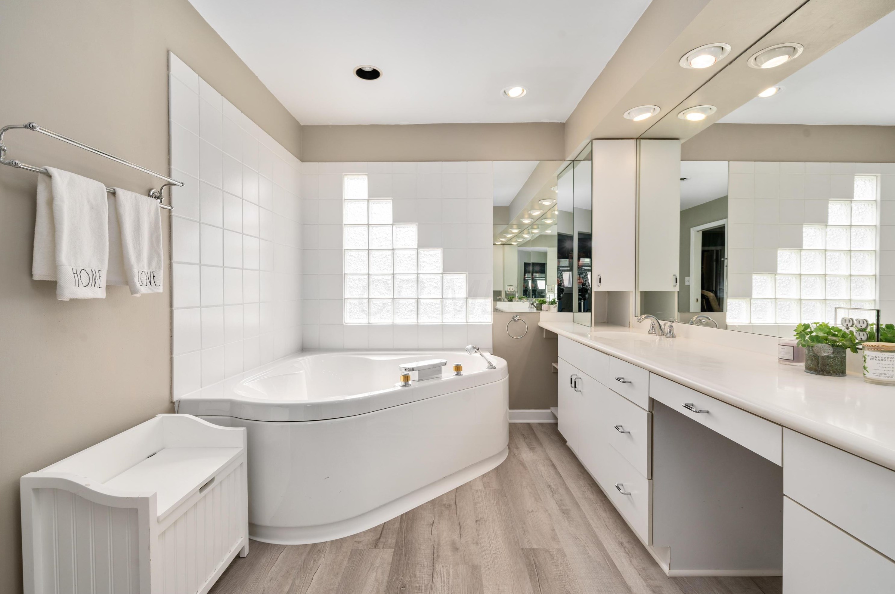 167 Roosevelt Ave, Columbus OH 43209-1558 exterior