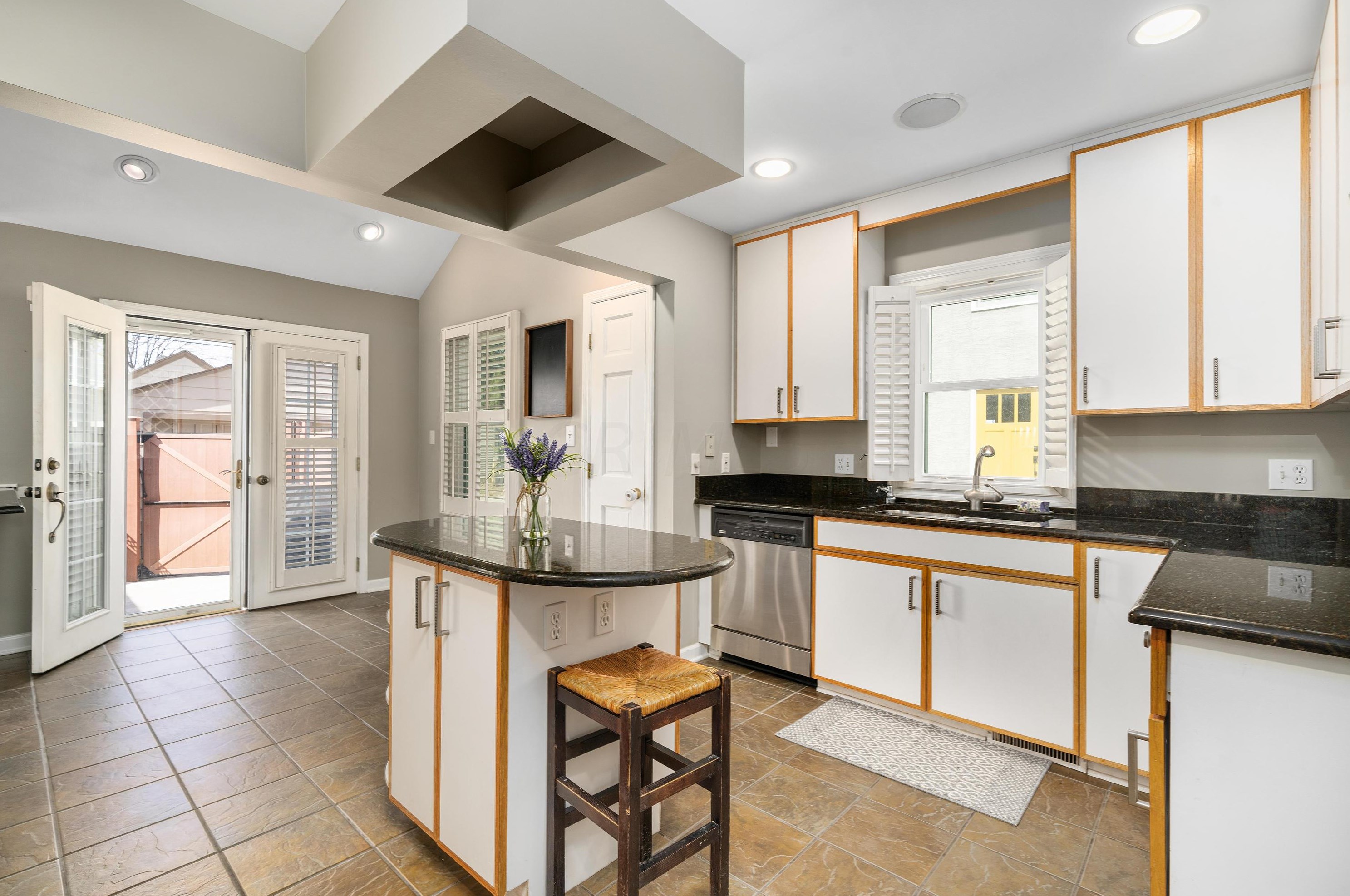 167 Roosevelt Ave, Columbus OH 43209-1558 exterior