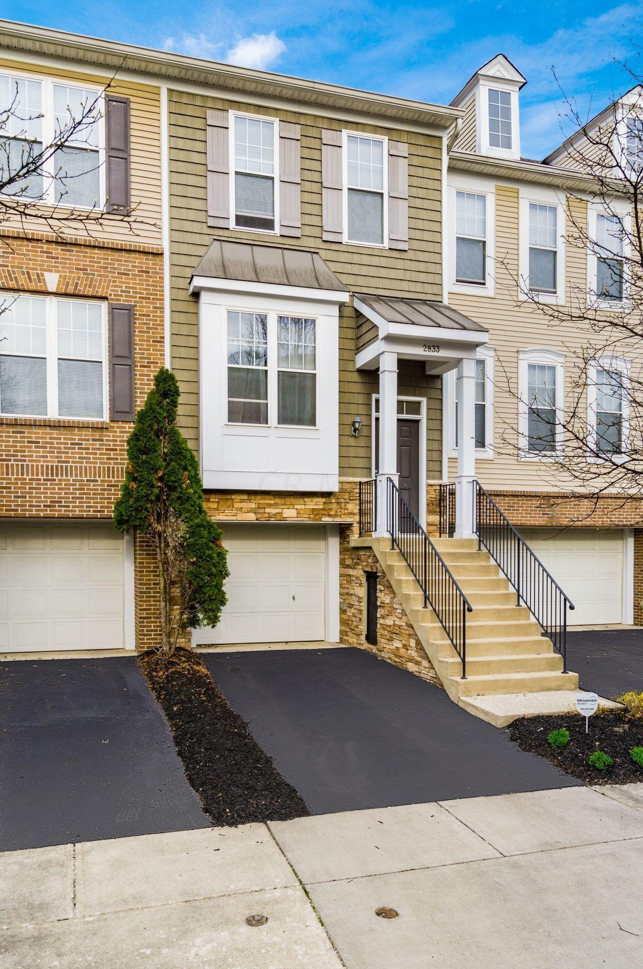 2833 Acarie Dr, Columbus OH  43219-6198 exterior