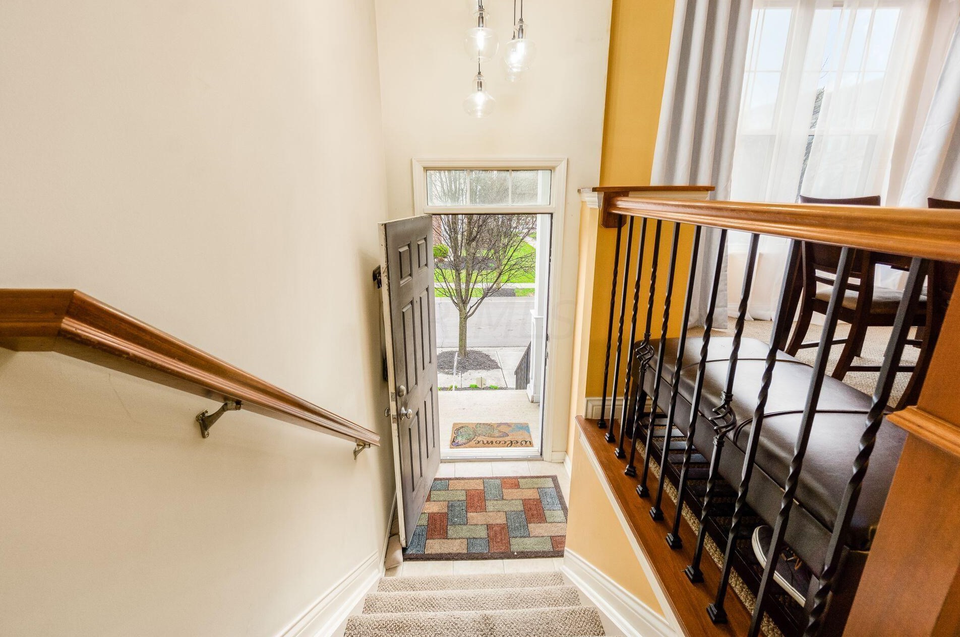 2833 Acarie Dr, Columbus OH  43219-6198 exterior