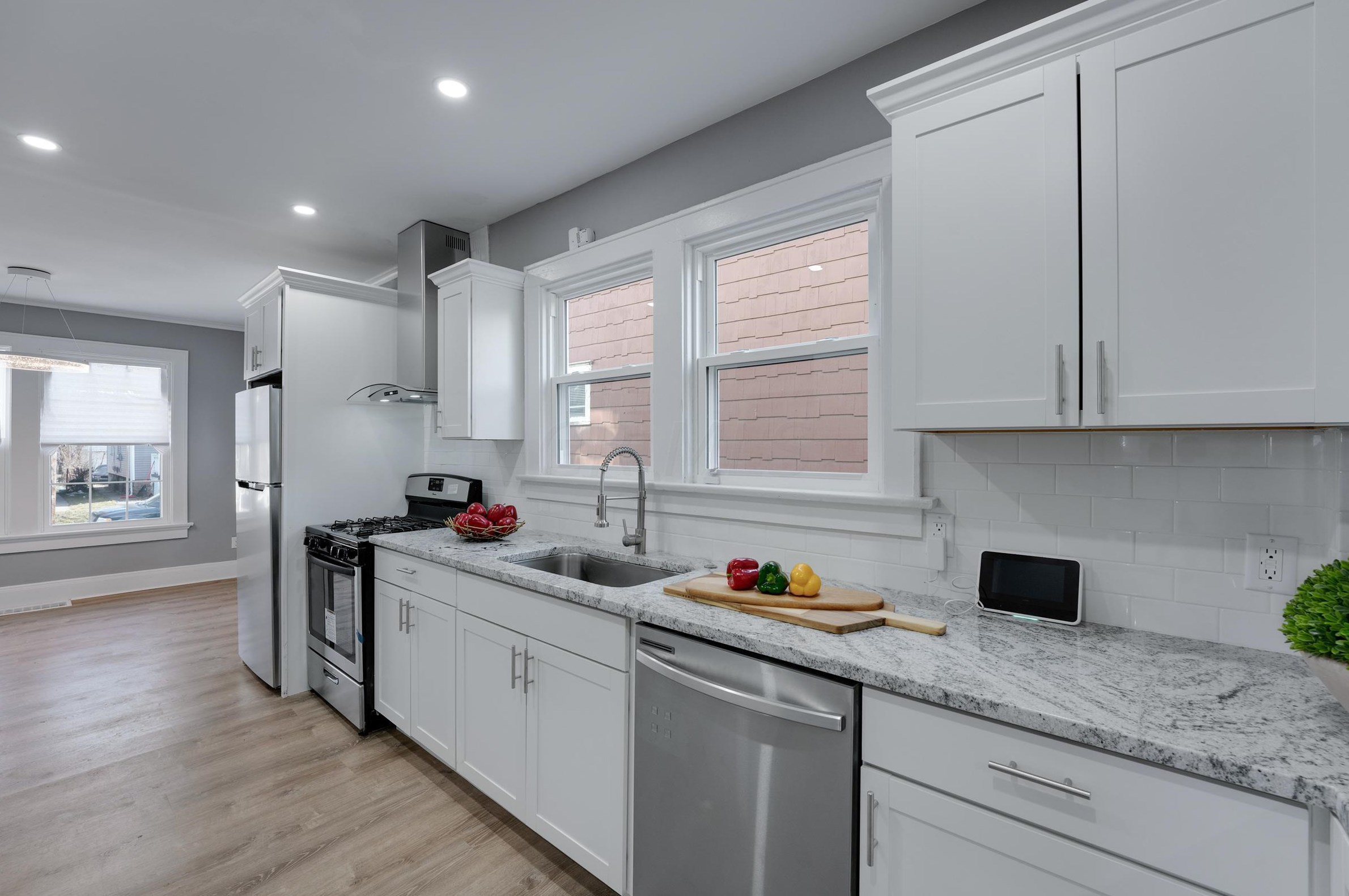 219 Eureka Ave, Columbus OH 43204-3206 exterior