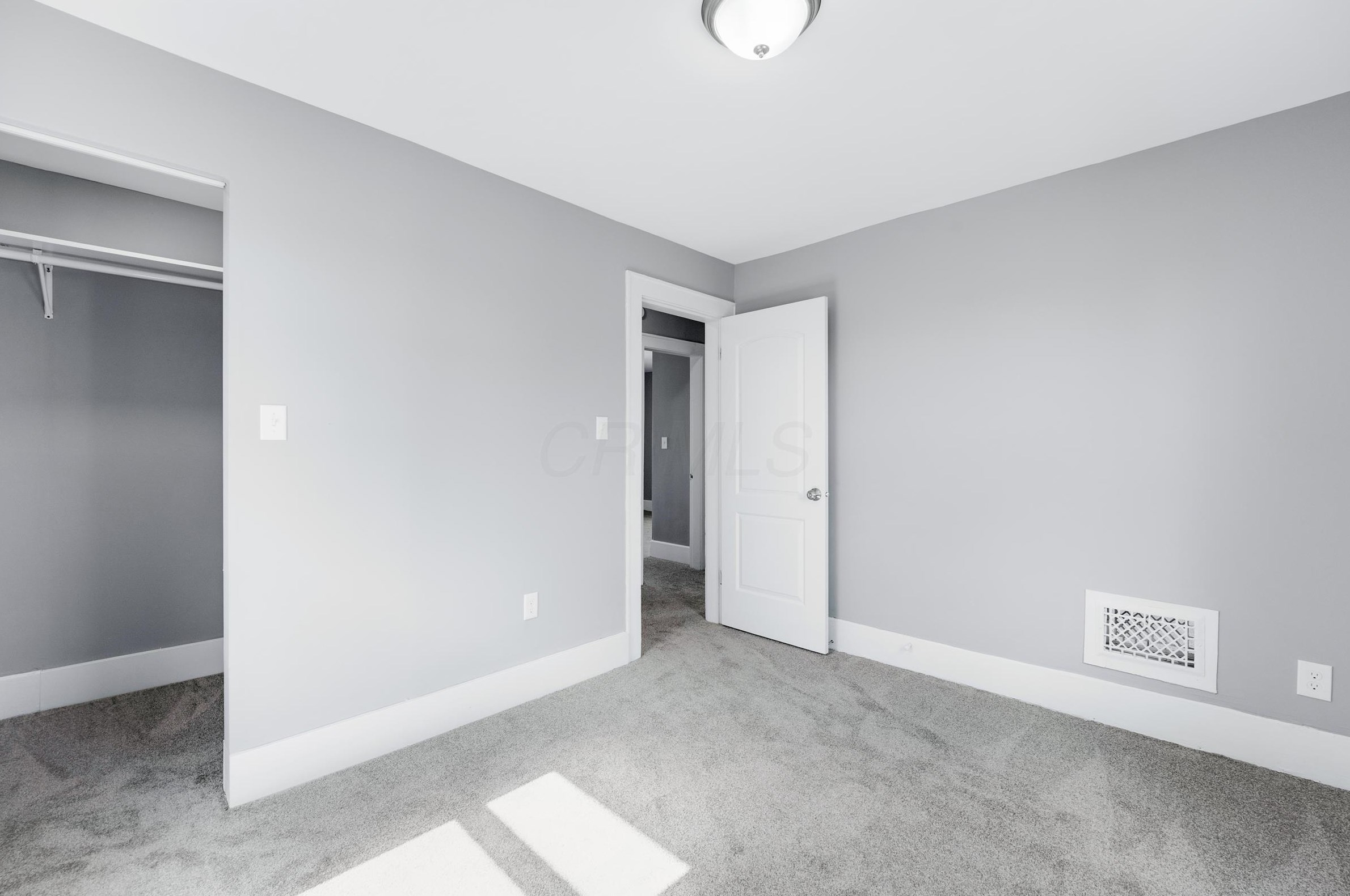 219 Eureka Ave, Columbus OH 43204-3206 exterior