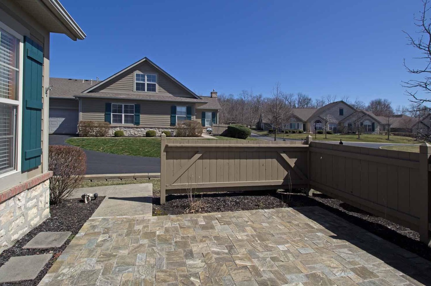 116 Stonegate Dr, Pataskala, OH 43062