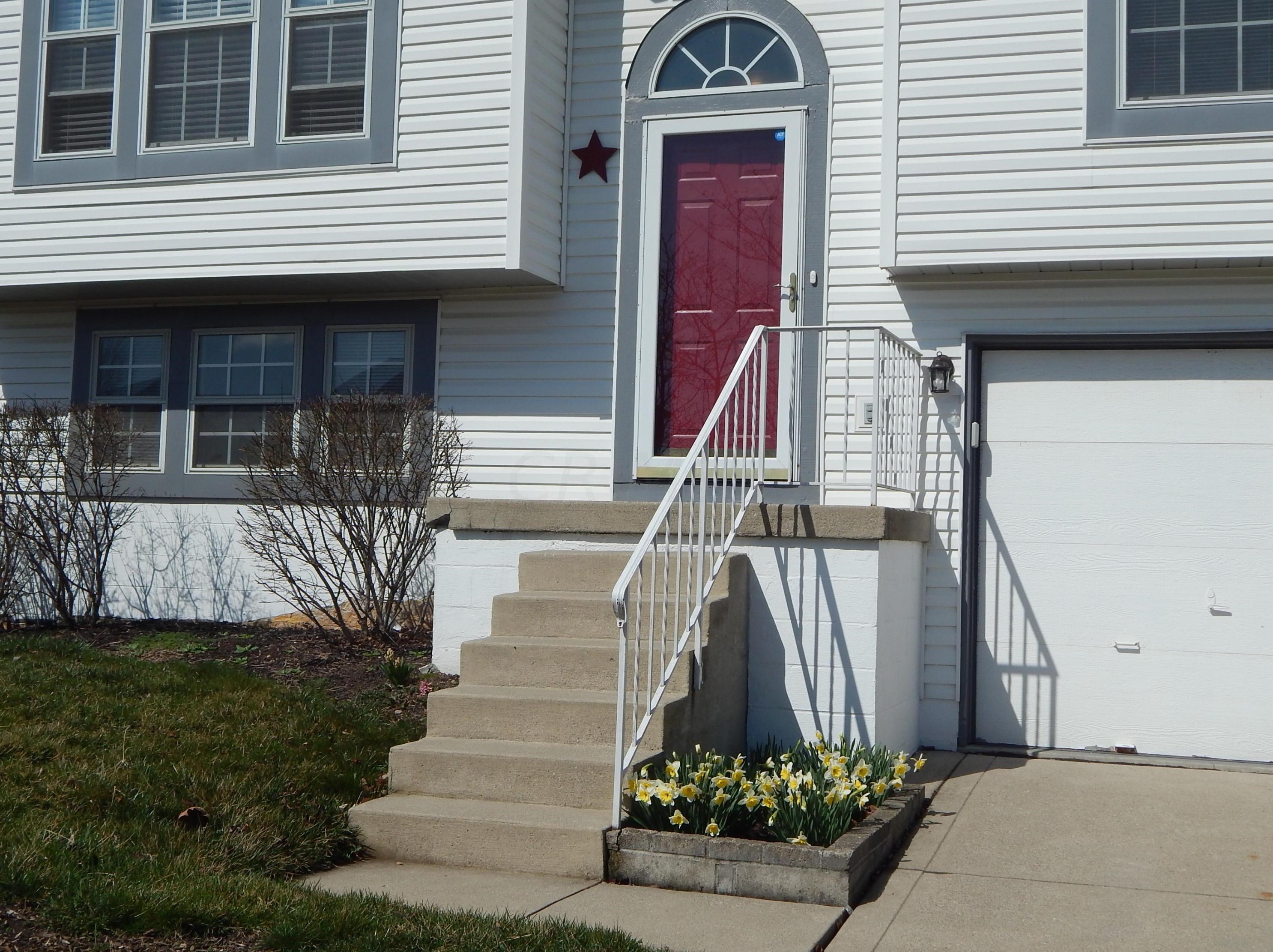 759 Carteret Dr, Columbus, OH 43228-5735