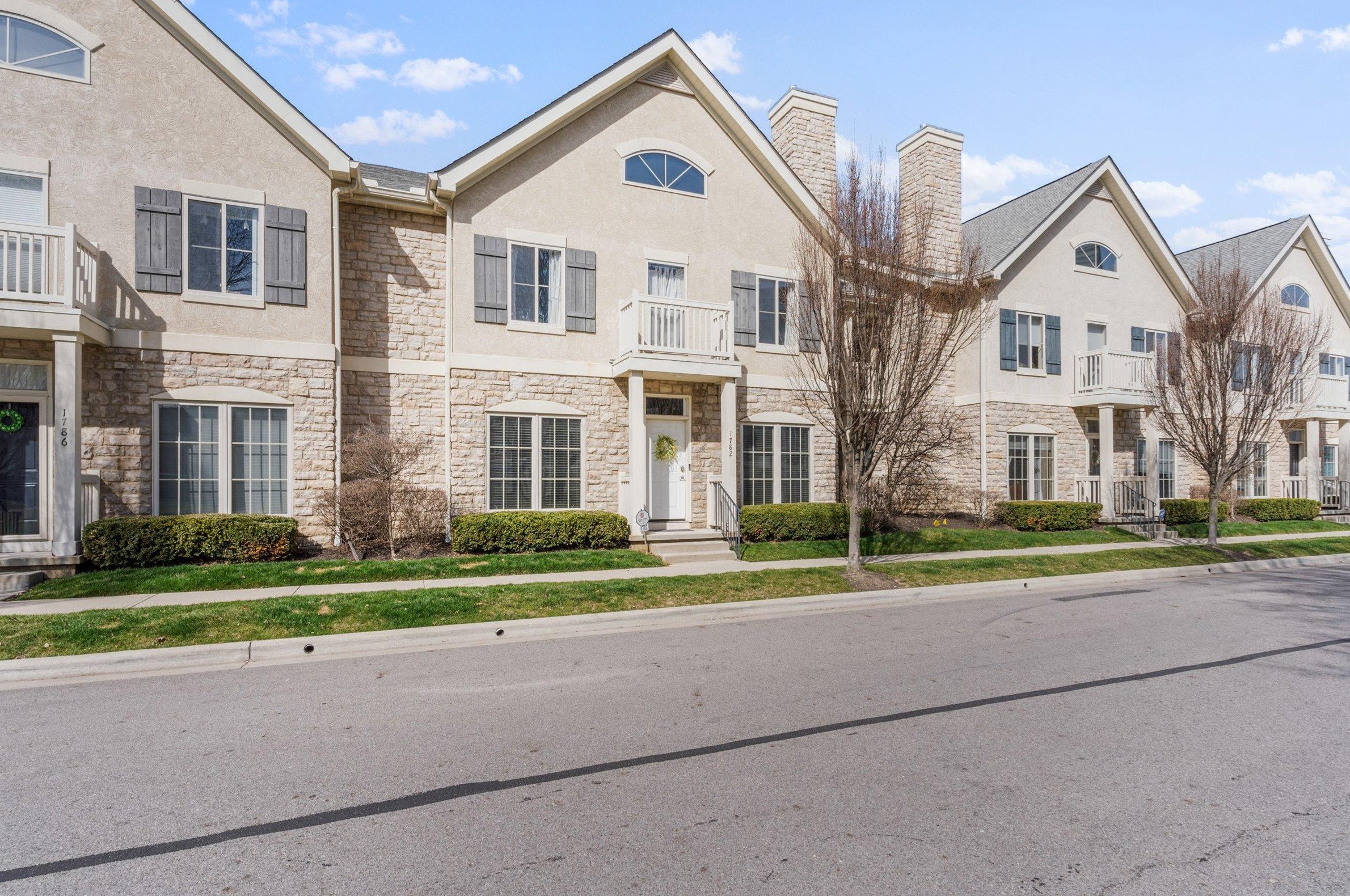 1782 Ridgecliff Rd, Columbus, OH 43221-1954