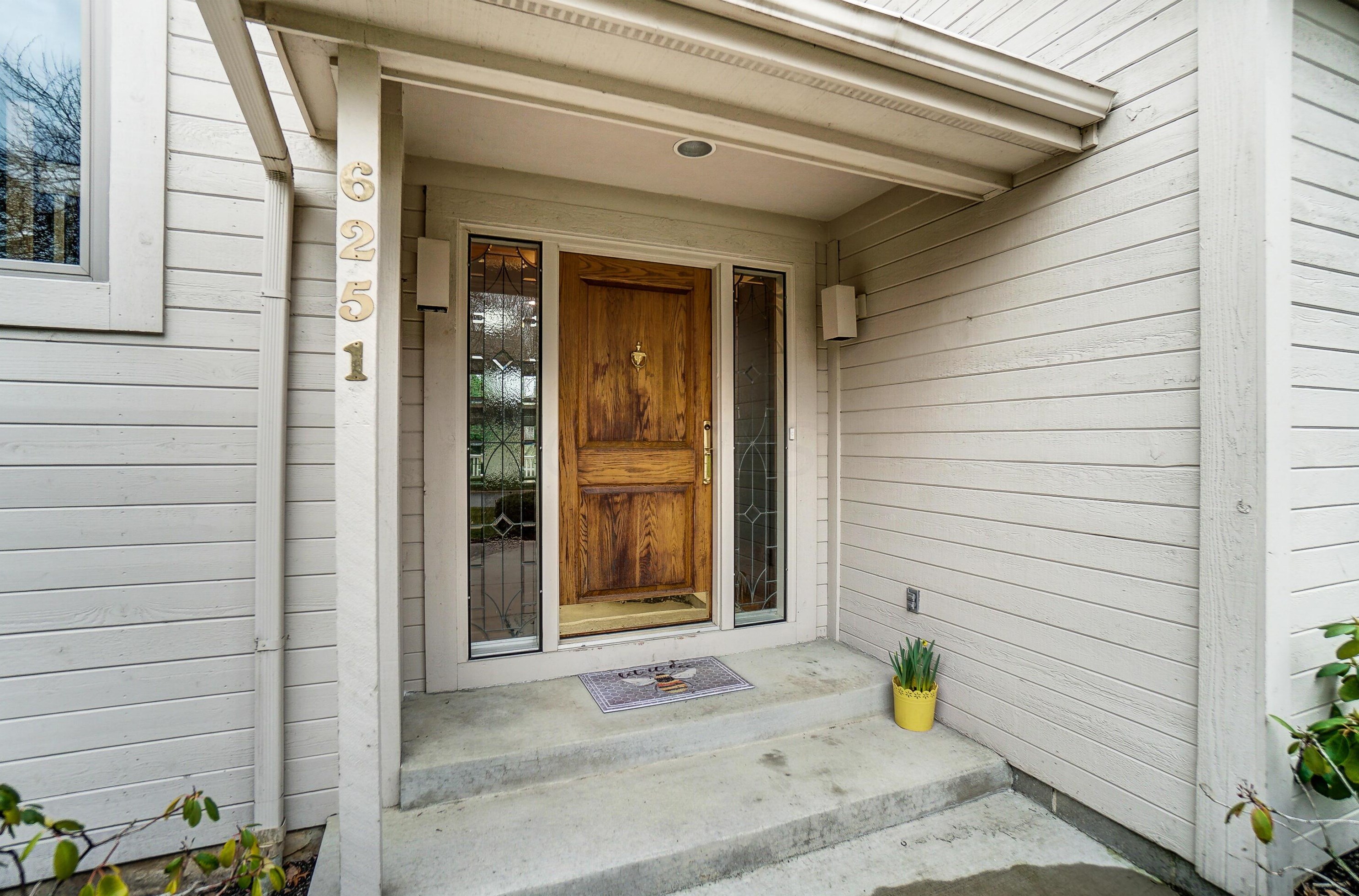 6251 Deeside Dr, Dublin, OH 43017-9456