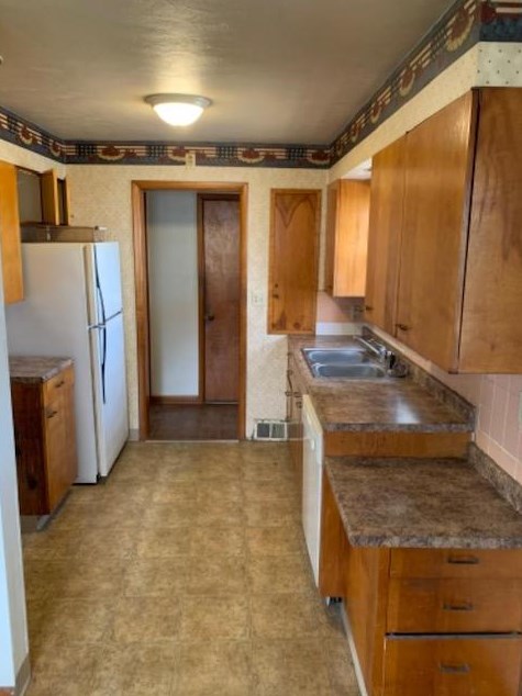 214 Buckeye Rd, Sugar Grove Lake, OH 44833