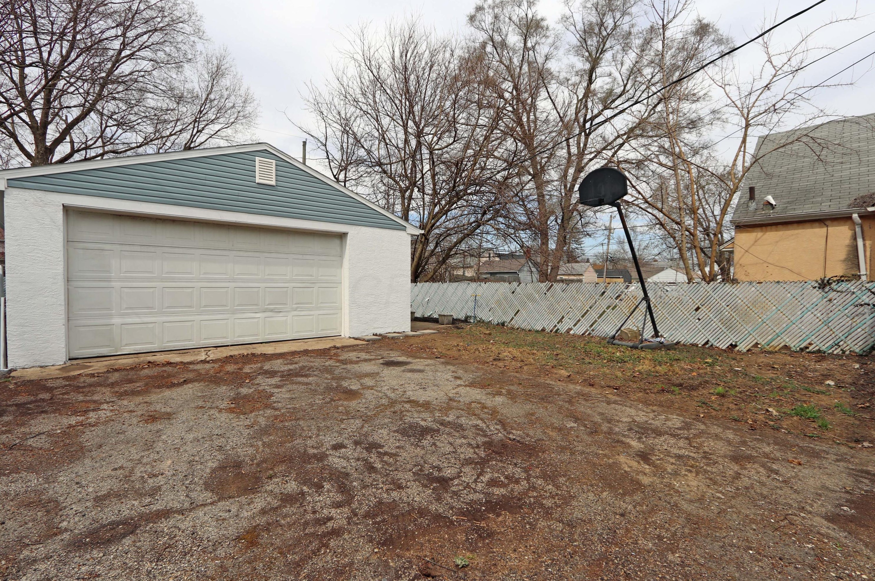 1181 Kelton Ave, Columbus OH 43205-2423 exterior