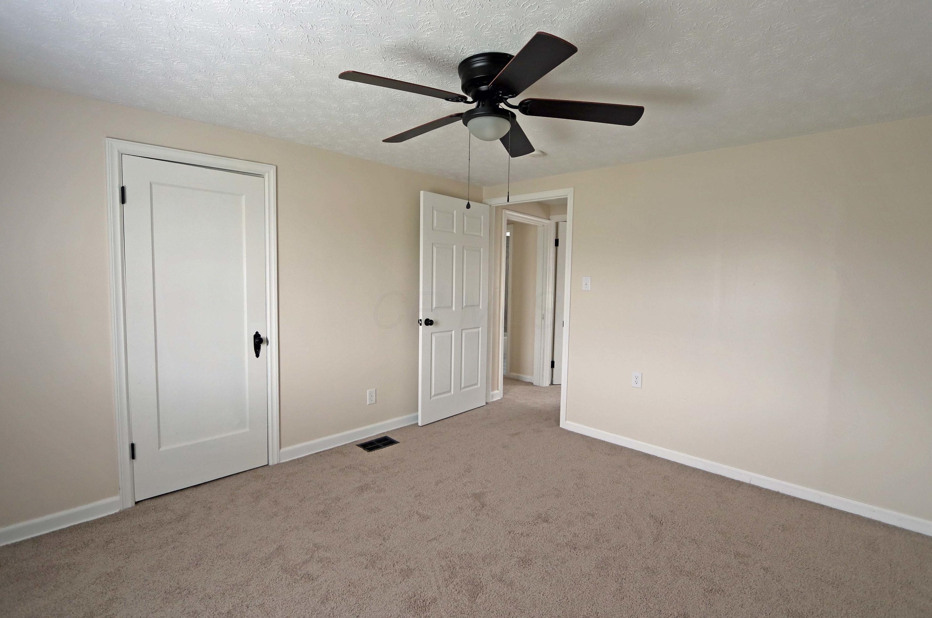 1181 Kelton Ave, Columbus OH 43205-2423 exterior