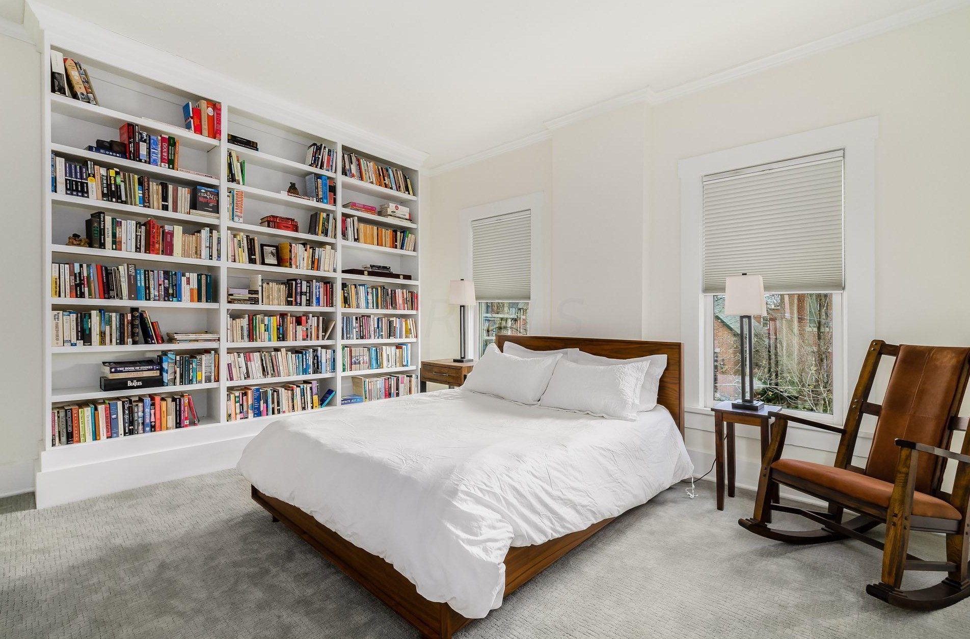 661 Grant Ave, Columbus OH 43215-2146 exterior