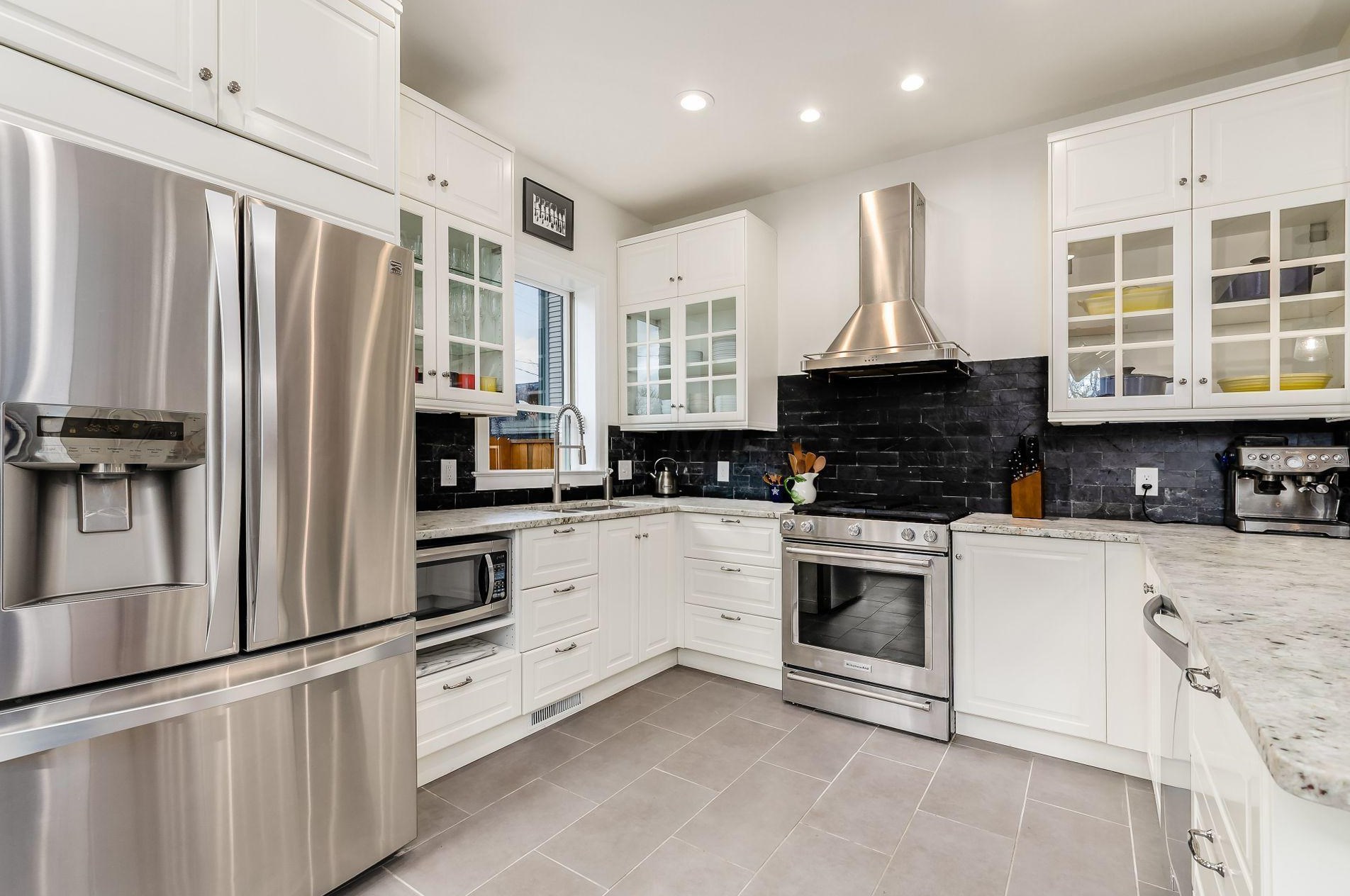 661 Grant Ave, Columbus OH 43215-2146 exterior