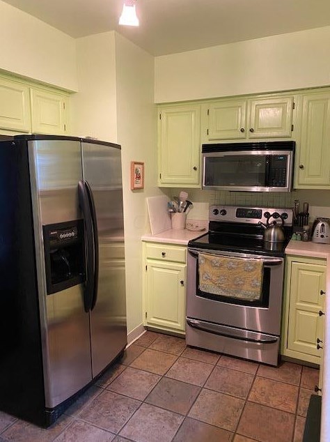 1052 2 Ave, Columbus OH 43201-3761 exterior