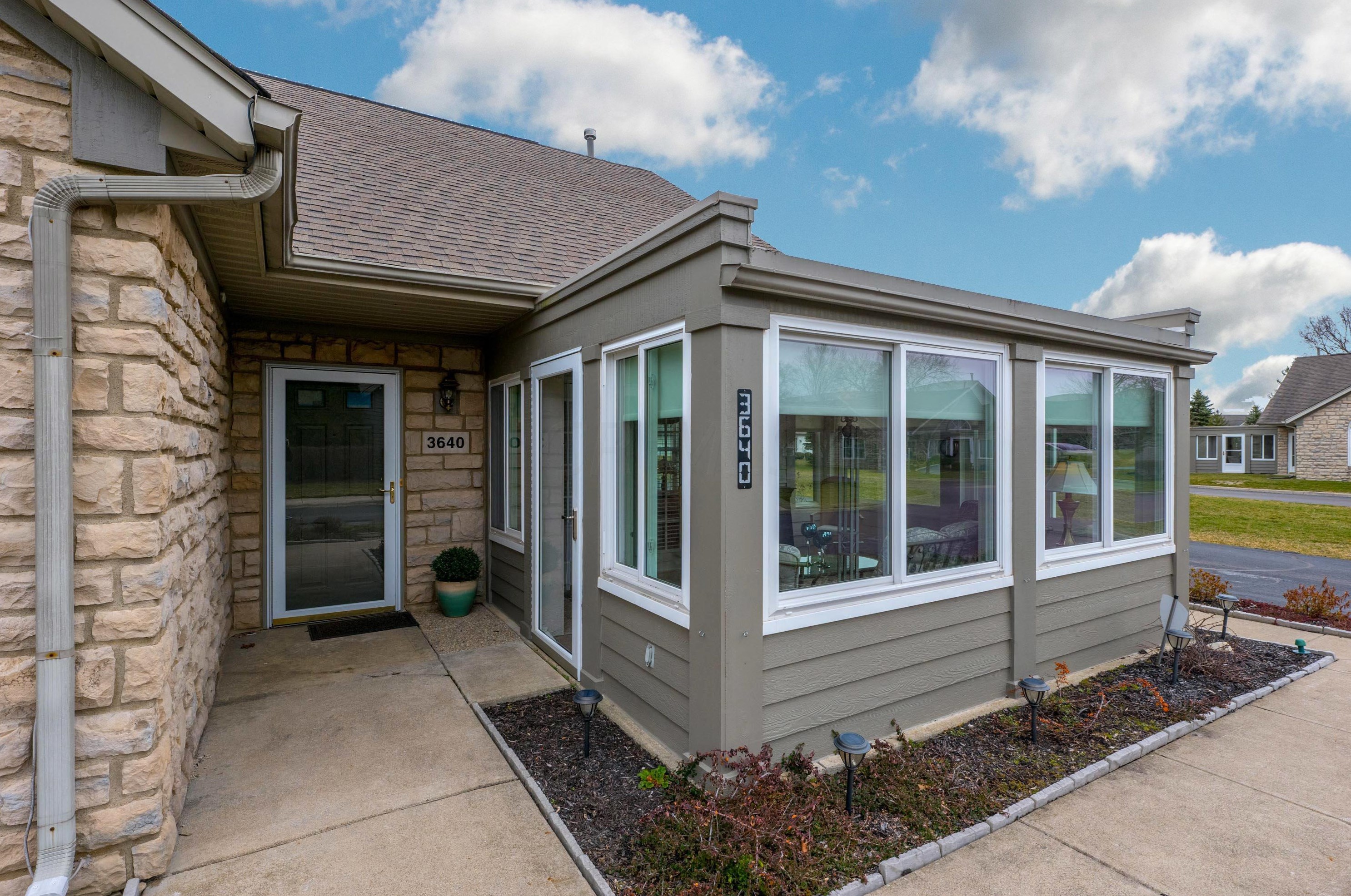 3640 Links Cir, Hilliard, OH 43026-1363