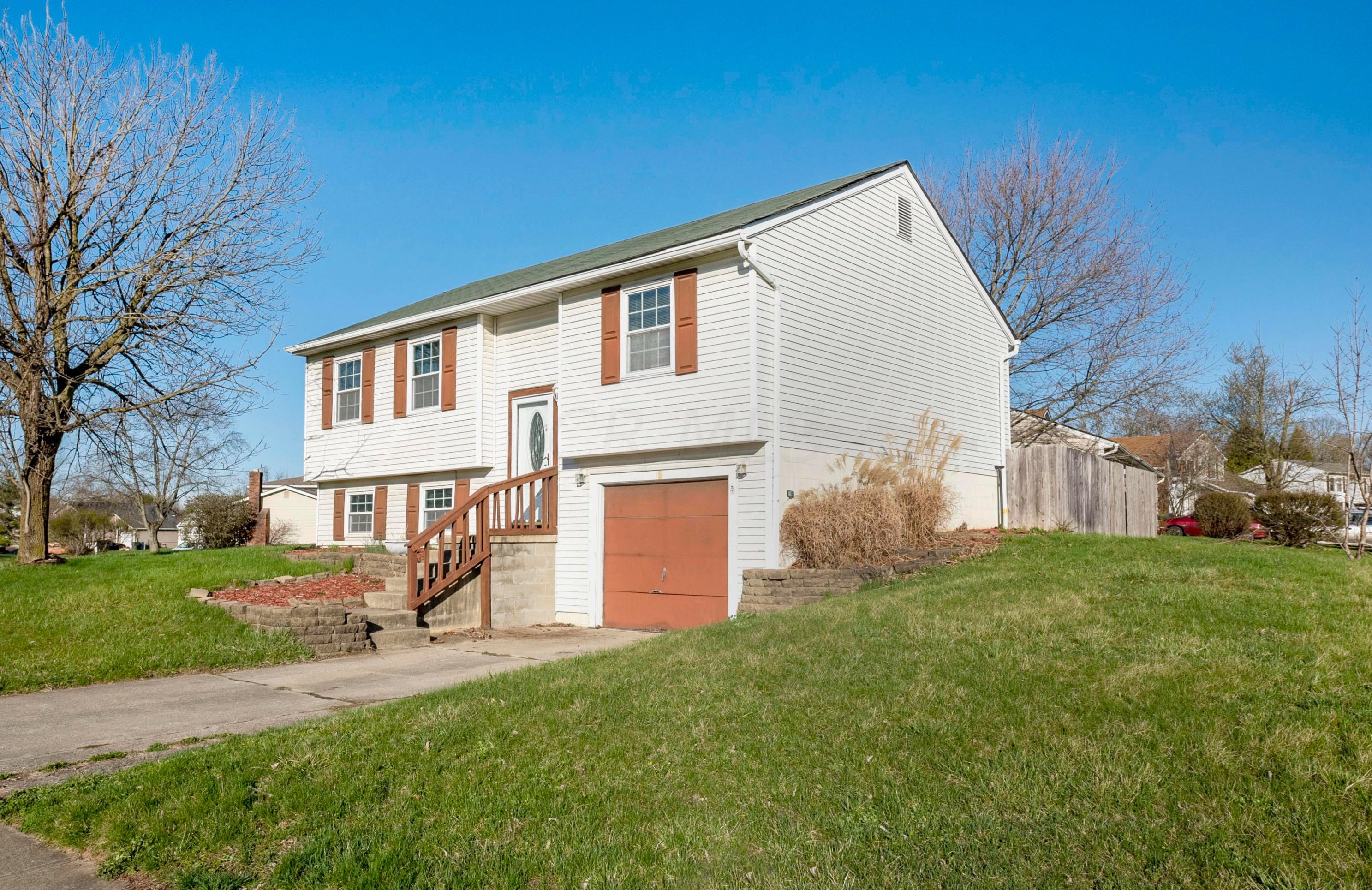 2846 Millrace Dr, Columbus, OH 43207-4624