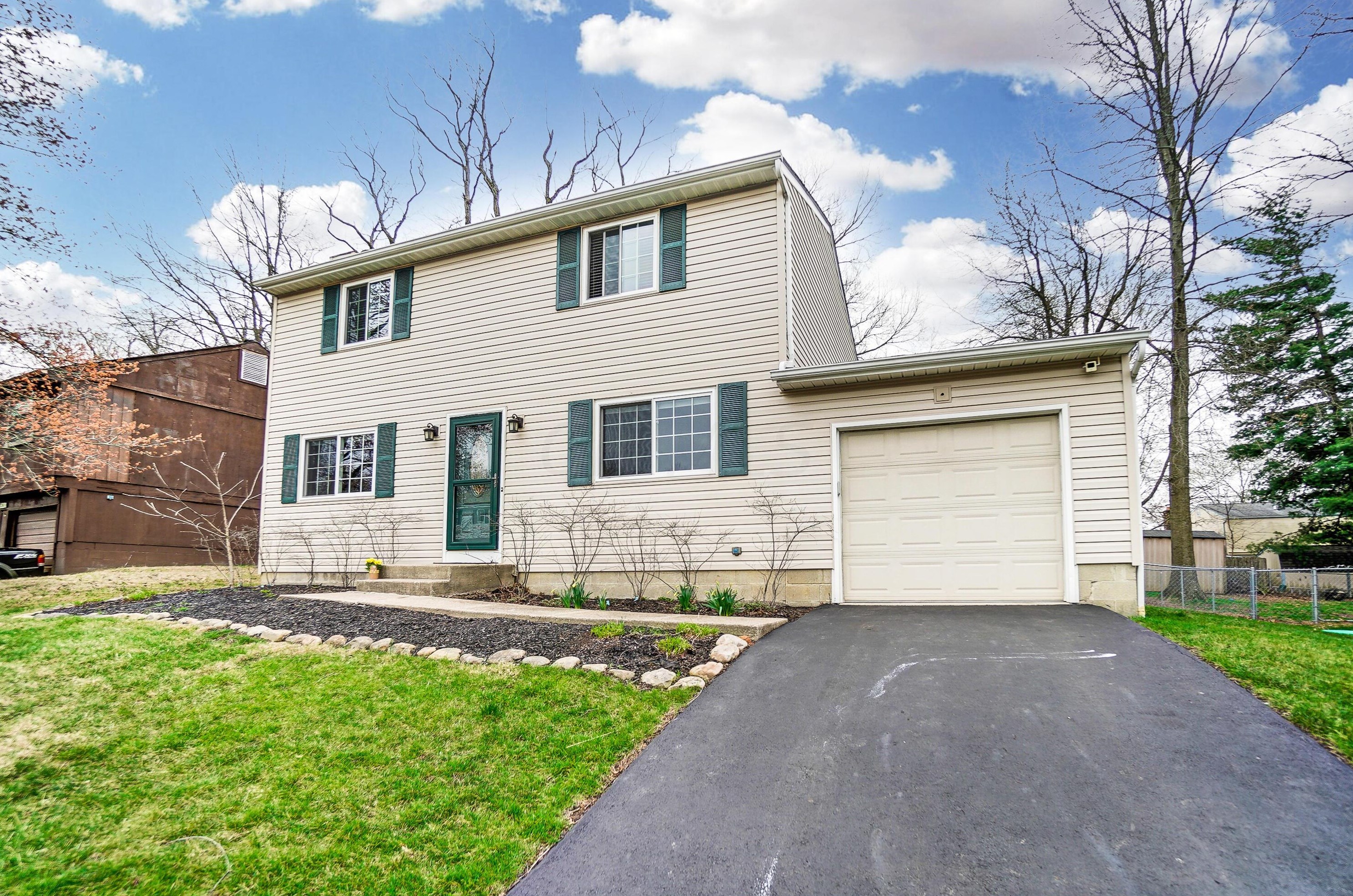 3841 Orange Blossom Ln, Columbus, OH 43230-1035