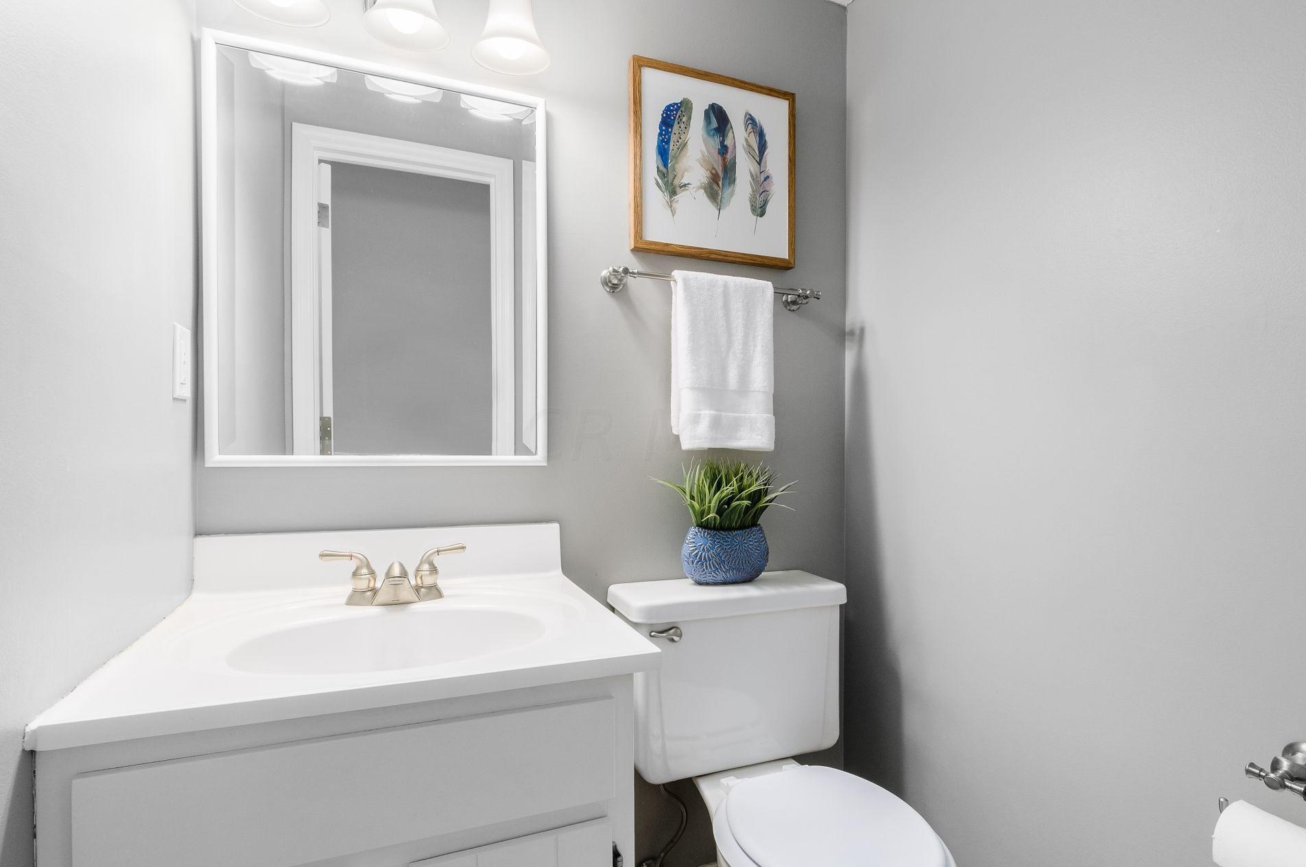 2851 Bella Via Ave, Columbus OH 43231-2305 exterior