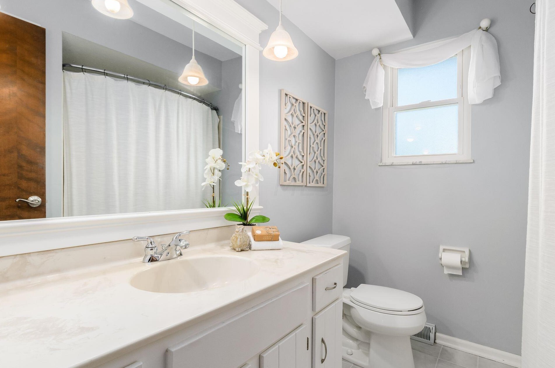 2851 Bella Via Ave, Columbus OH 43231-2305 exterior