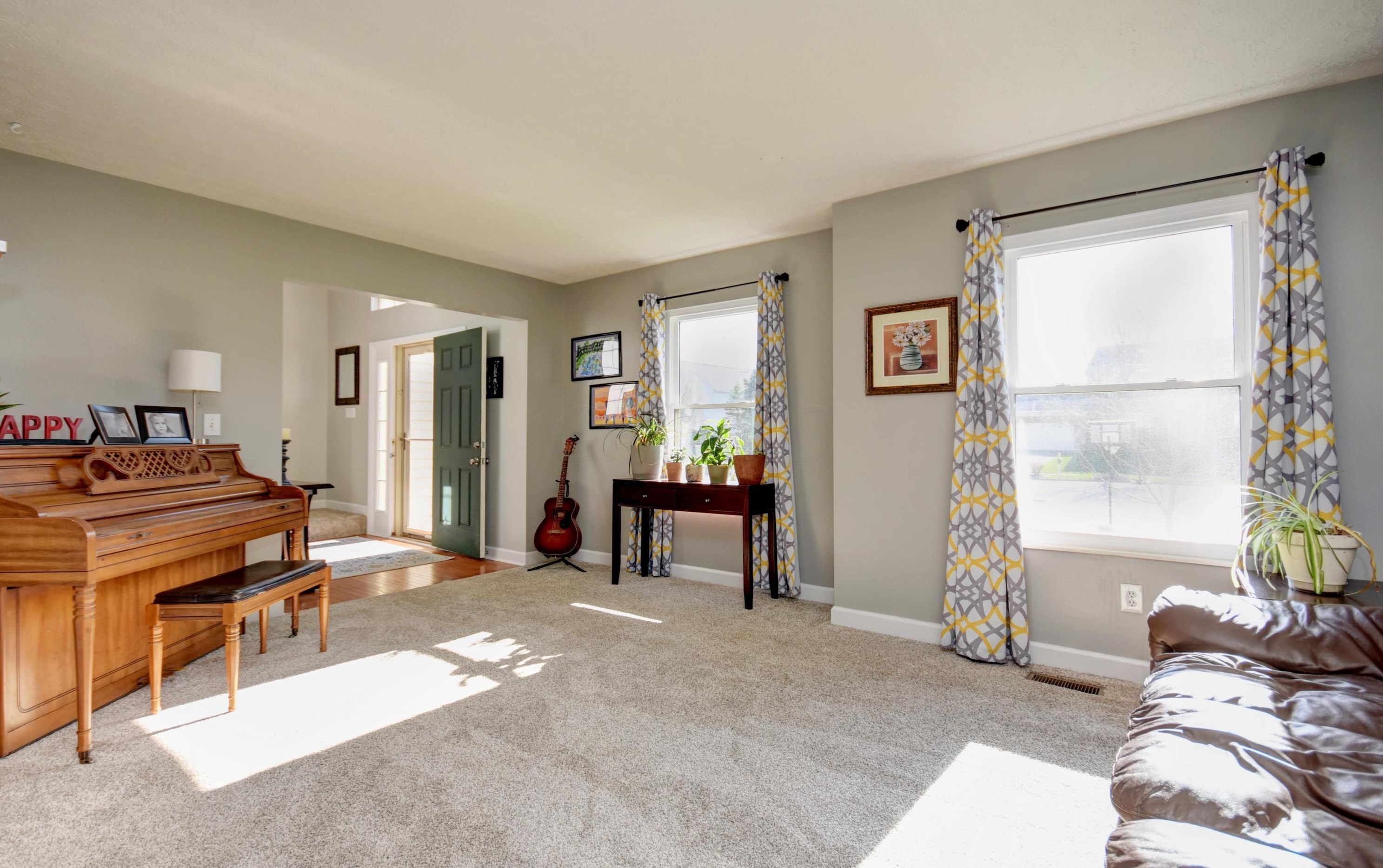 211 Ashley Ct, Columbus OH 43230-6250 exterior