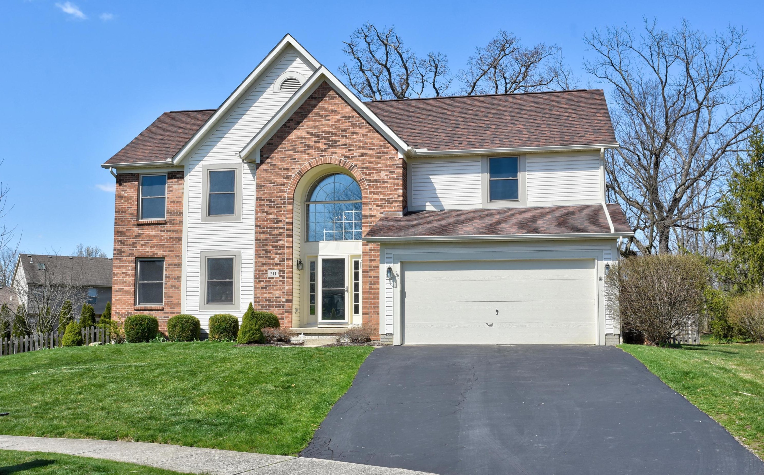 211 Ashley Ct, Columbus, OH 43230-6250