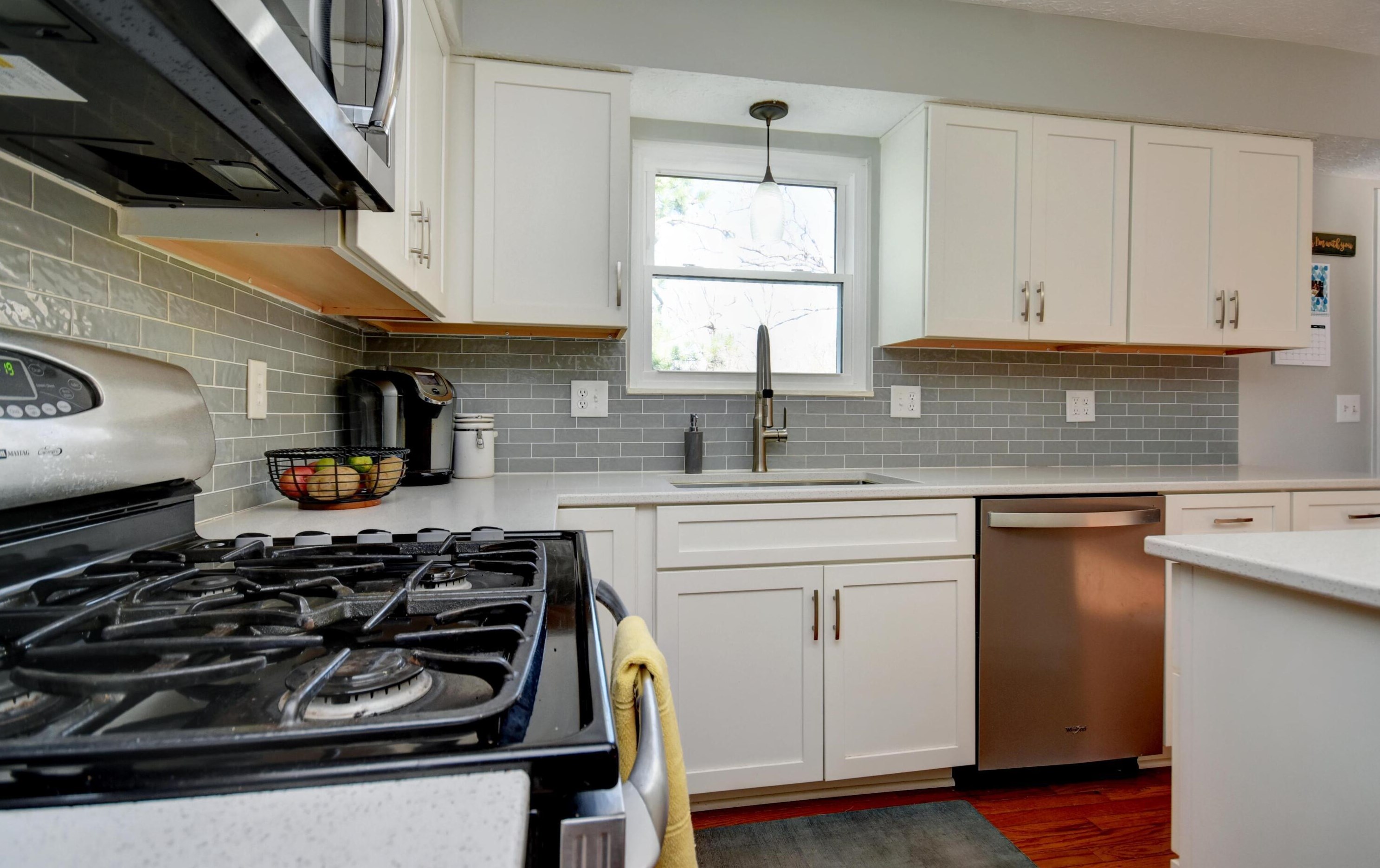 211 Ashley Ct, Columbus OH 43230-6250 exterior