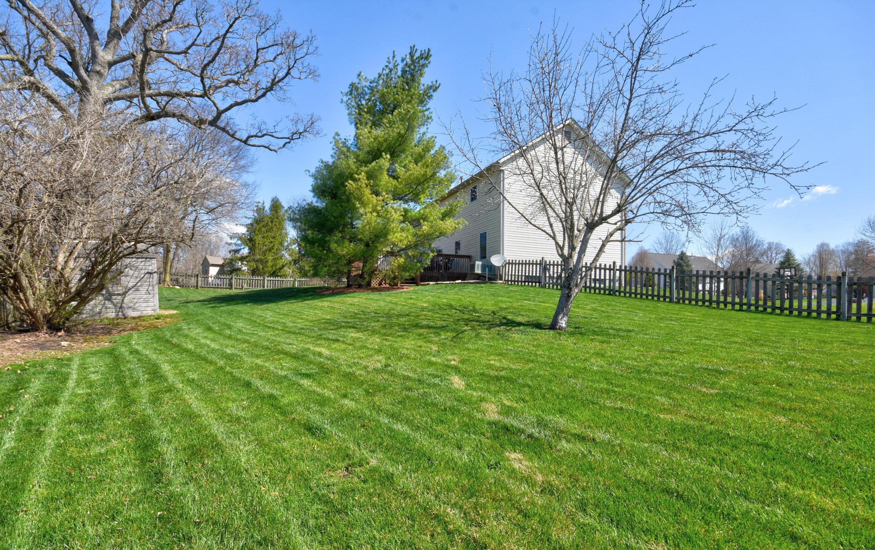 211 Ashley Ct, Columbus OH 43230-6250 exterior