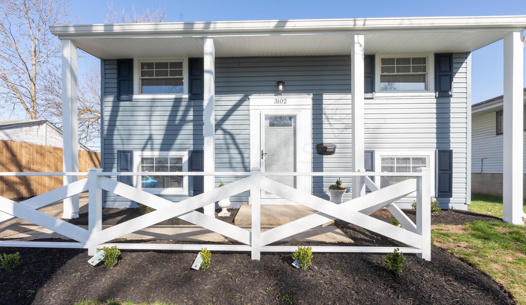 3102 Weirton Dr, Columbus, OH 43207-3365
