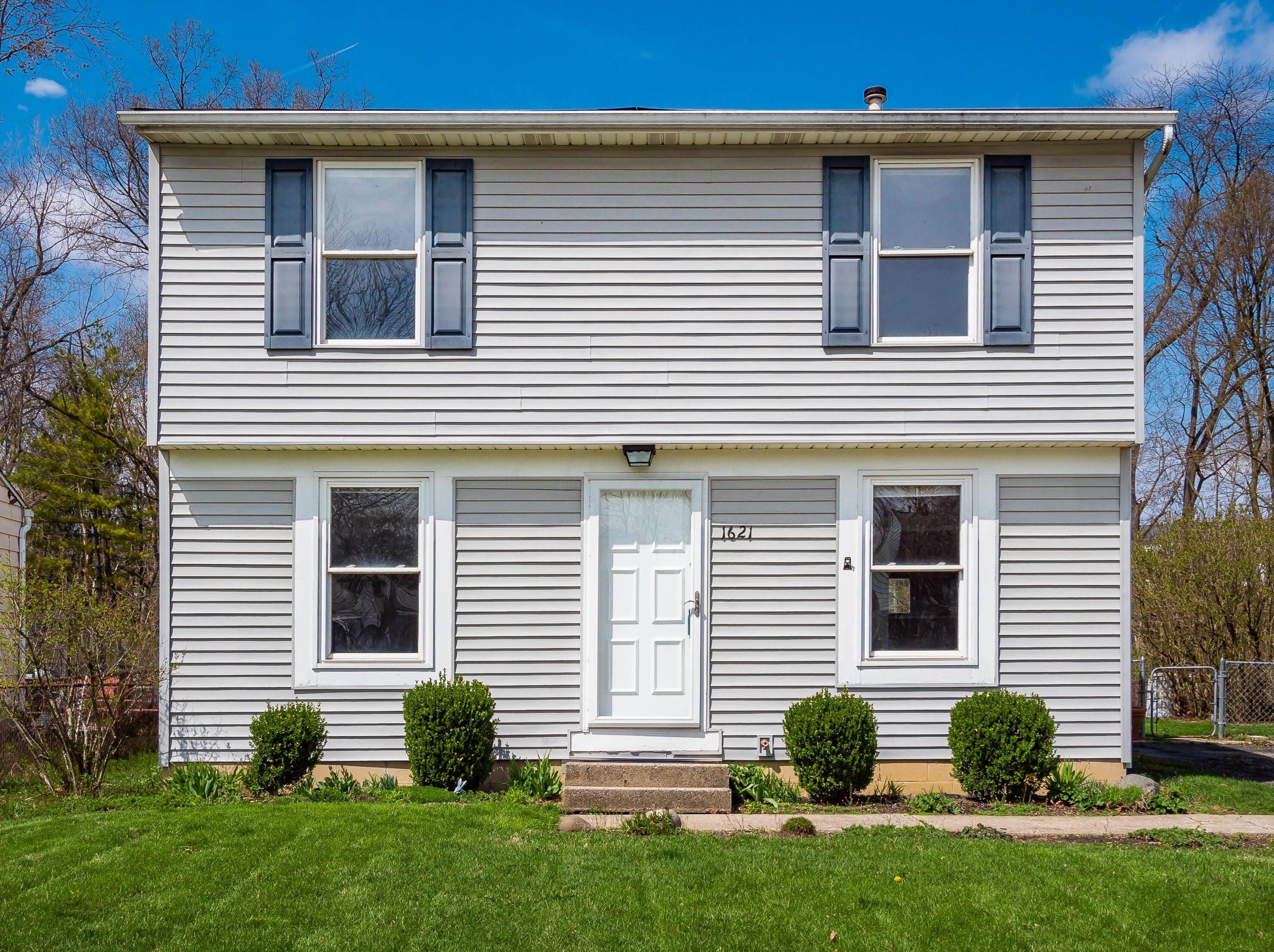 1621 Hollow Run Dr, Columbus, OH 43223-3412