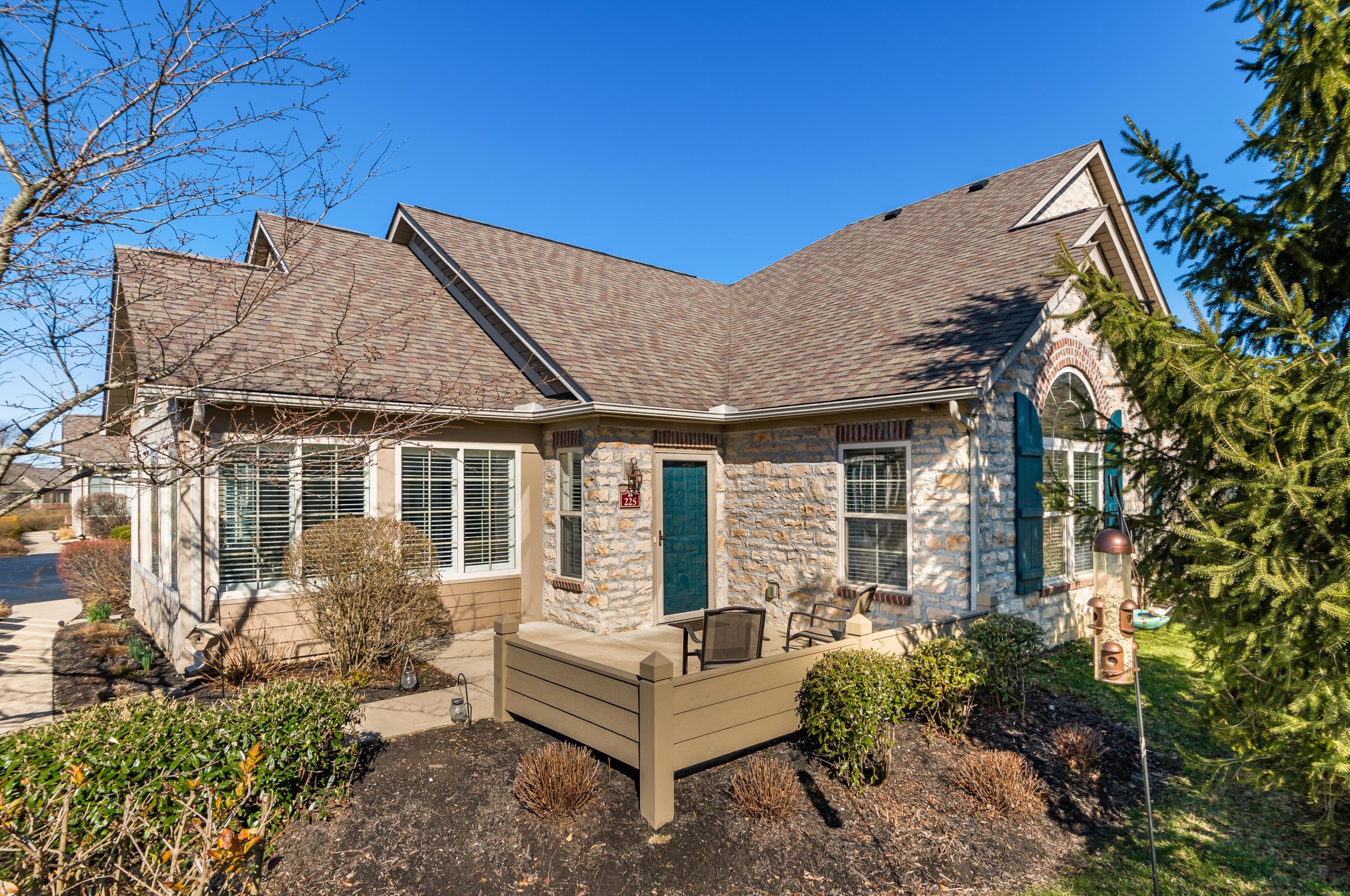 225 Stonegate Loop, Pataskala, OH 43062