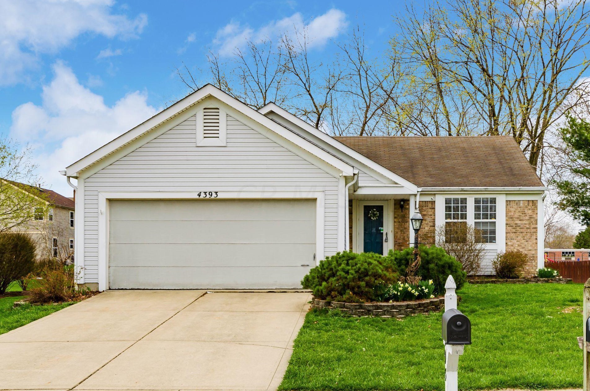 4393 Cedarstone Dr, Hilliard, OH 43026-8809