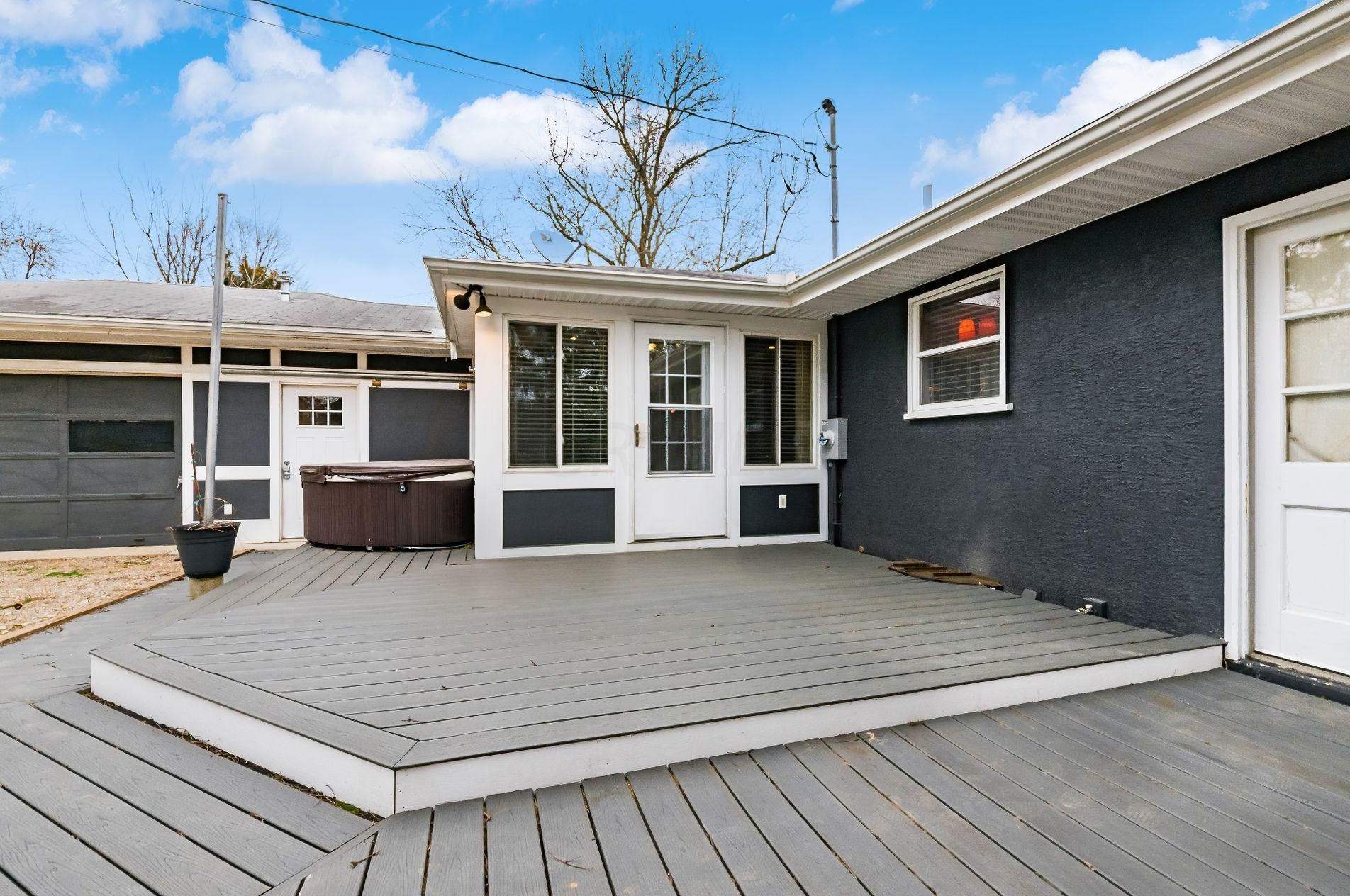 1106 Oberlin Dr, Columbus OH 43221-1630 exterior