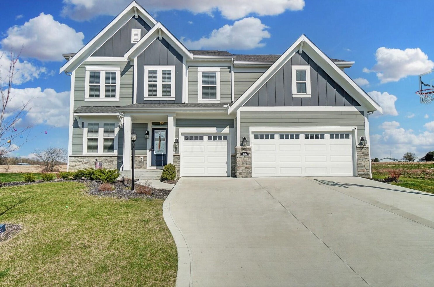 176 Thrush Cir, Pickerington, OH 43147-7796