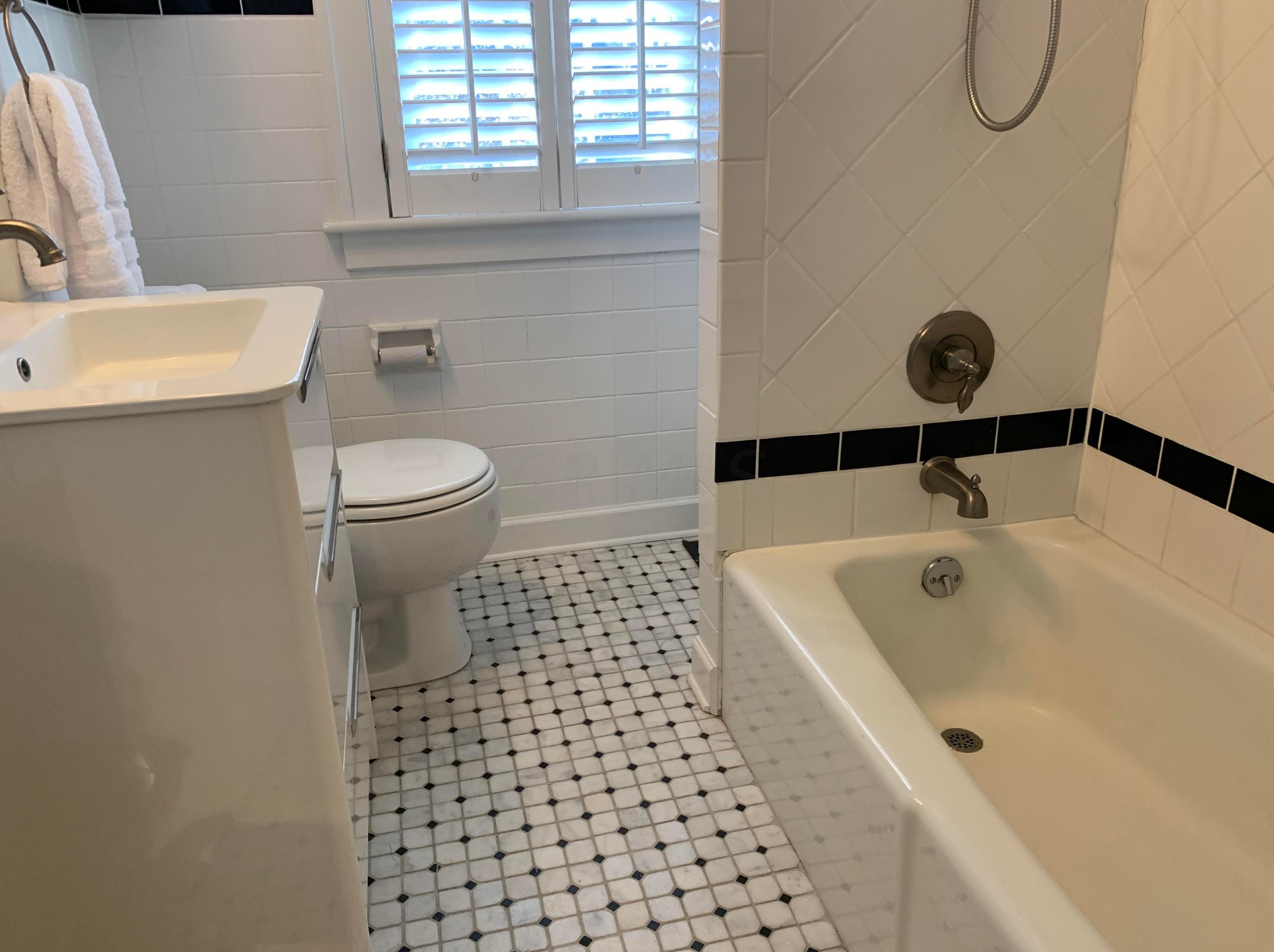 223 Como Ave, Columbus OH 43202-1231 exterior