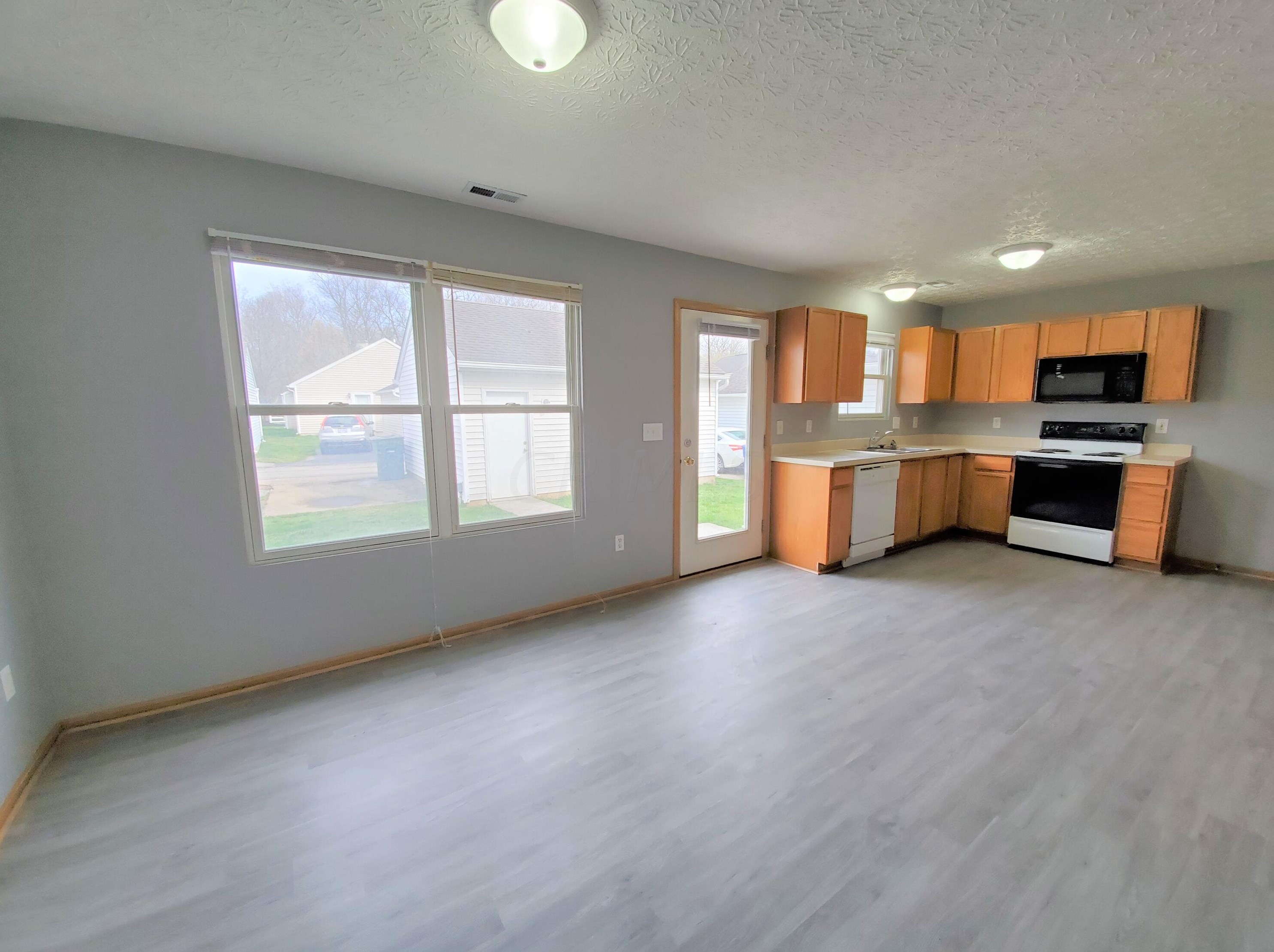 1852 Meadowlawn Dr, Columbus OH  43219-5524 exterior