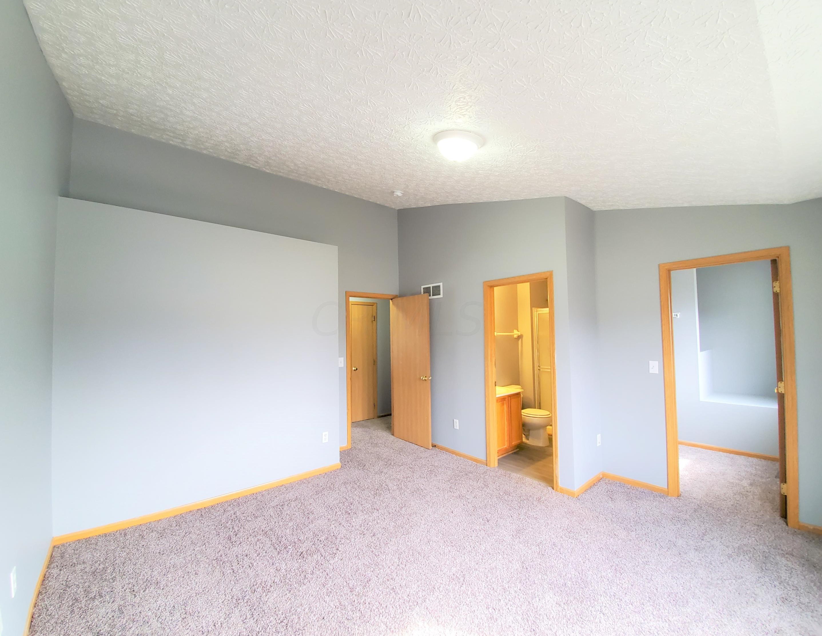 1852 Meadowlawn Dr, Columbus OH  43219-5524 exterior