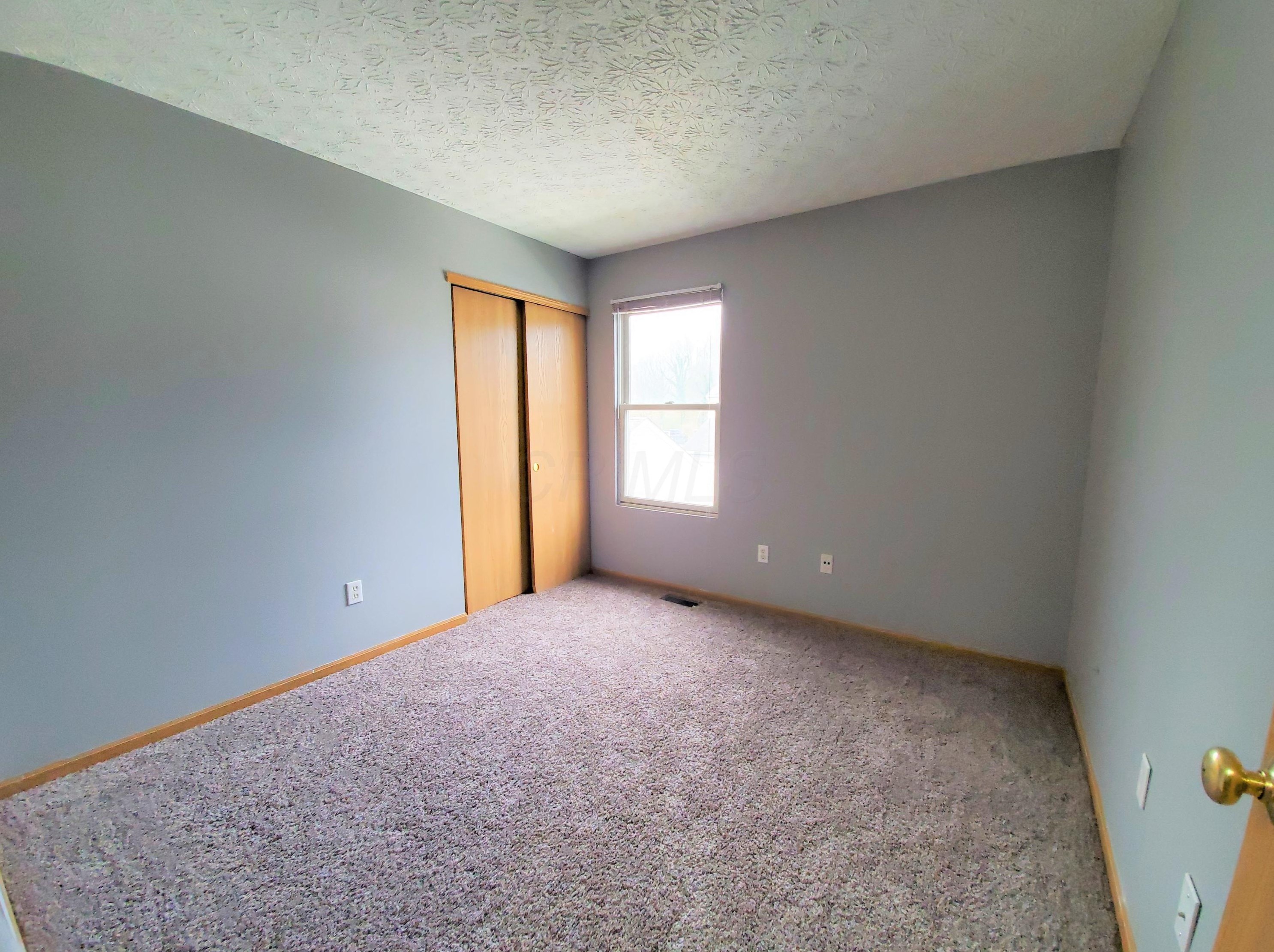 1852 Meadowlawn Dr, Columbus OH  43219-5524 exterior