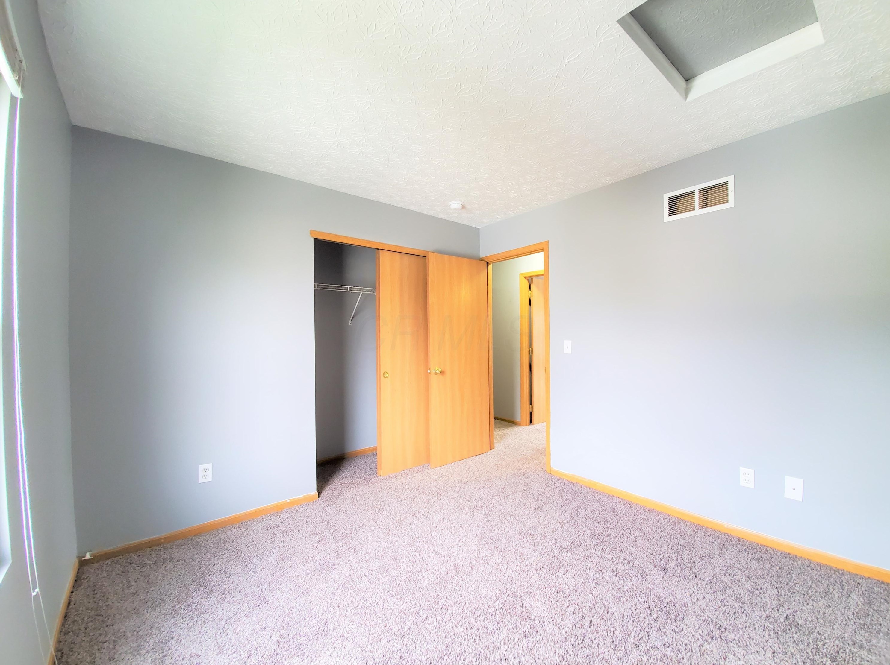 1852 Meadowlawn Dr, Columbus OH  43219-5524 exterior