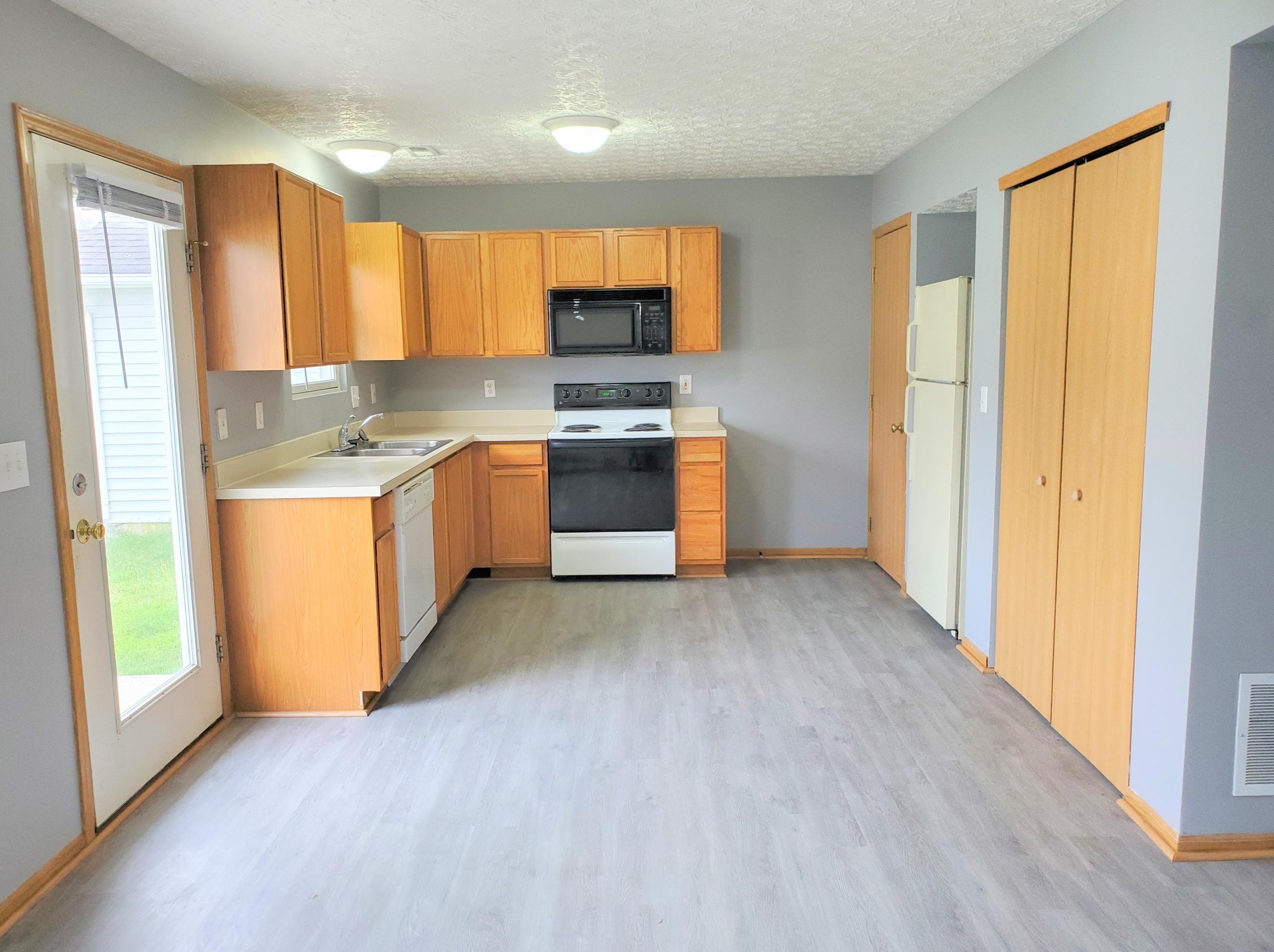 1852 Meadowlawn Dr, Columbus OH  43219-5524 exterior