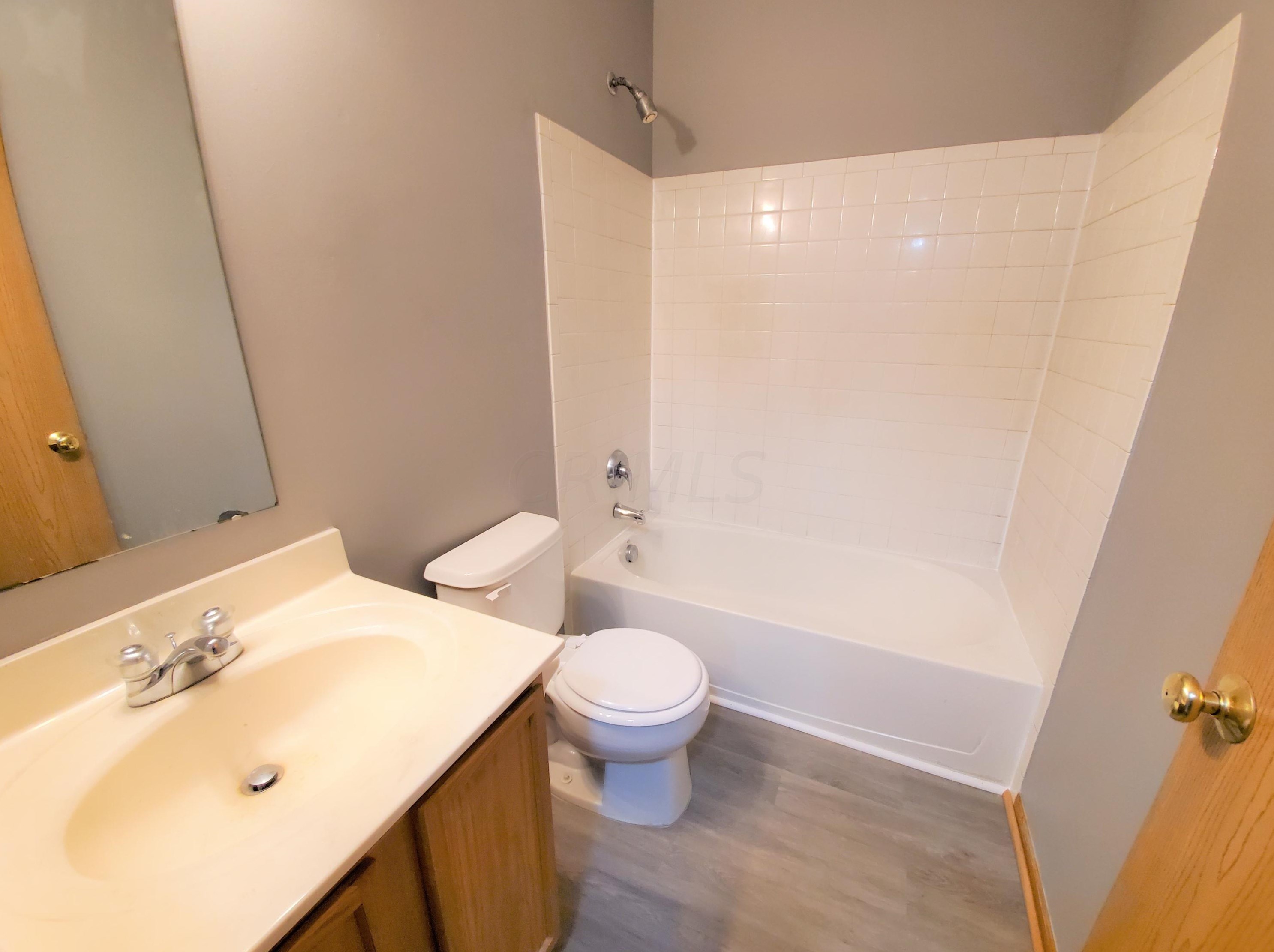 1852 Meadowlawn Dr, Columbus OH  43219-5524 exterior