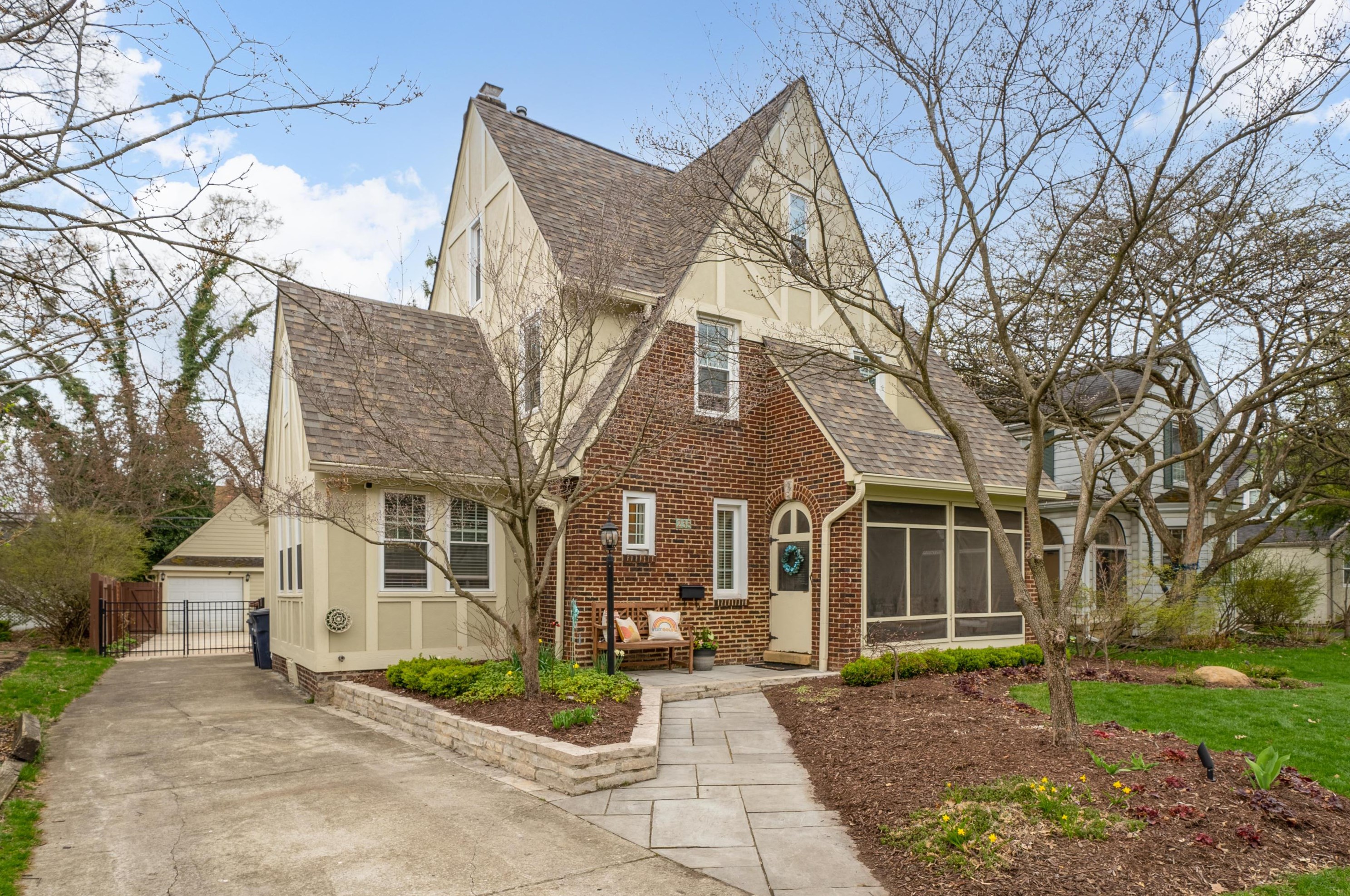 235 Remington Rd, Columbus, OH 43209-1444