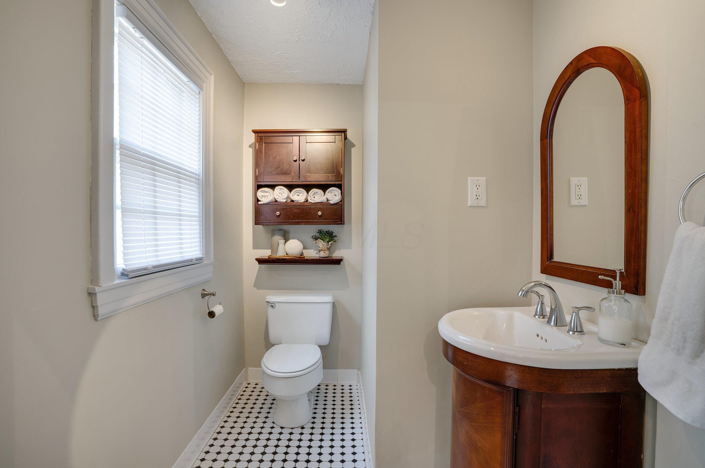 921 Remington Rd, Columbus OH 43209-2459 exterior