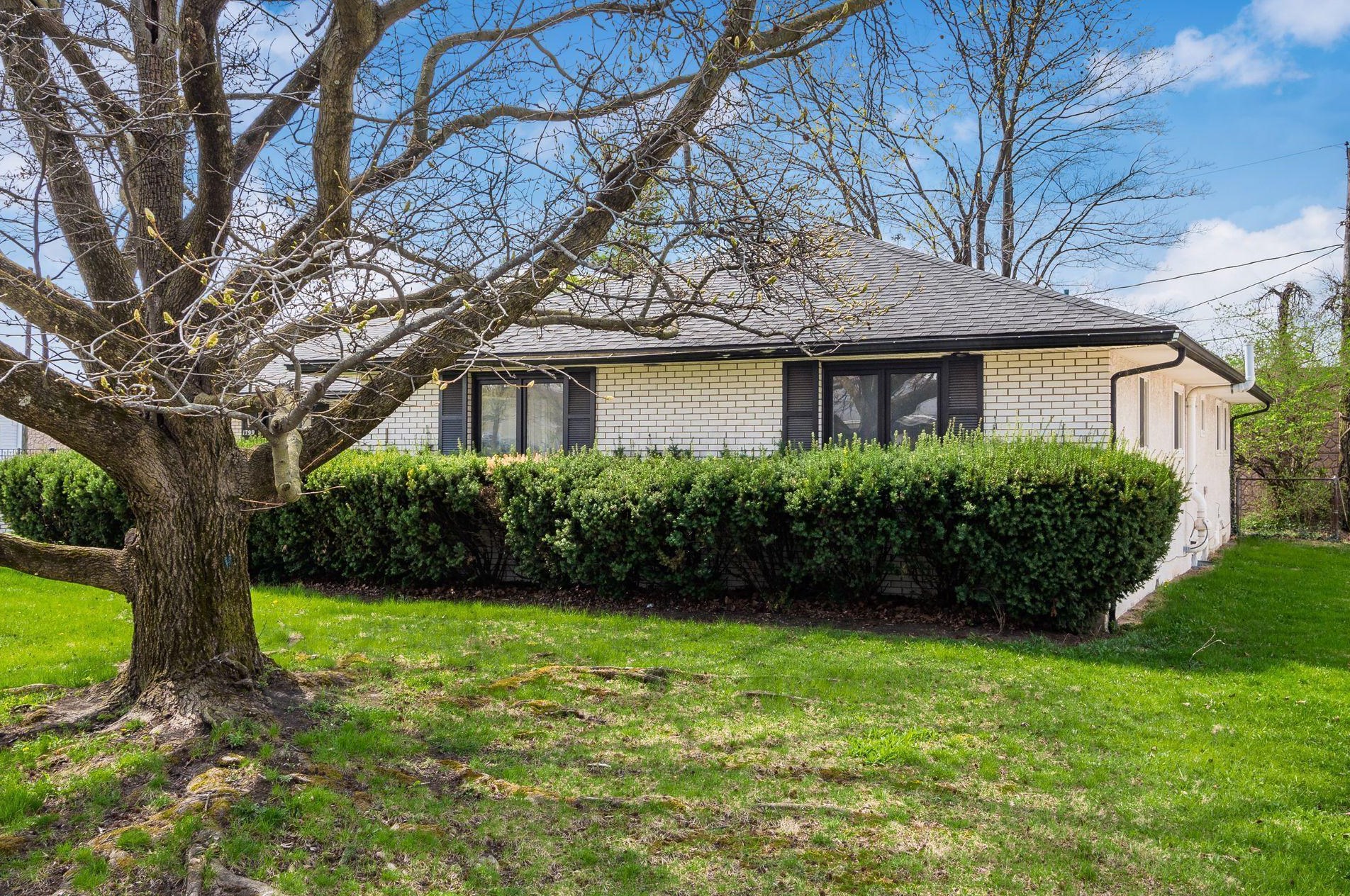 1799 Halleck Pl, Columbus, OH 43209-3222