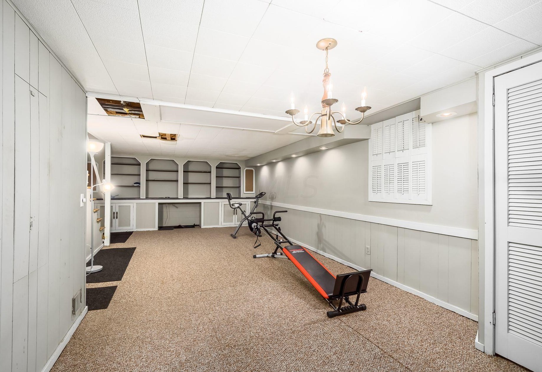 4275 Chaucer Ln, Columbus OH 43220-4079 exterior