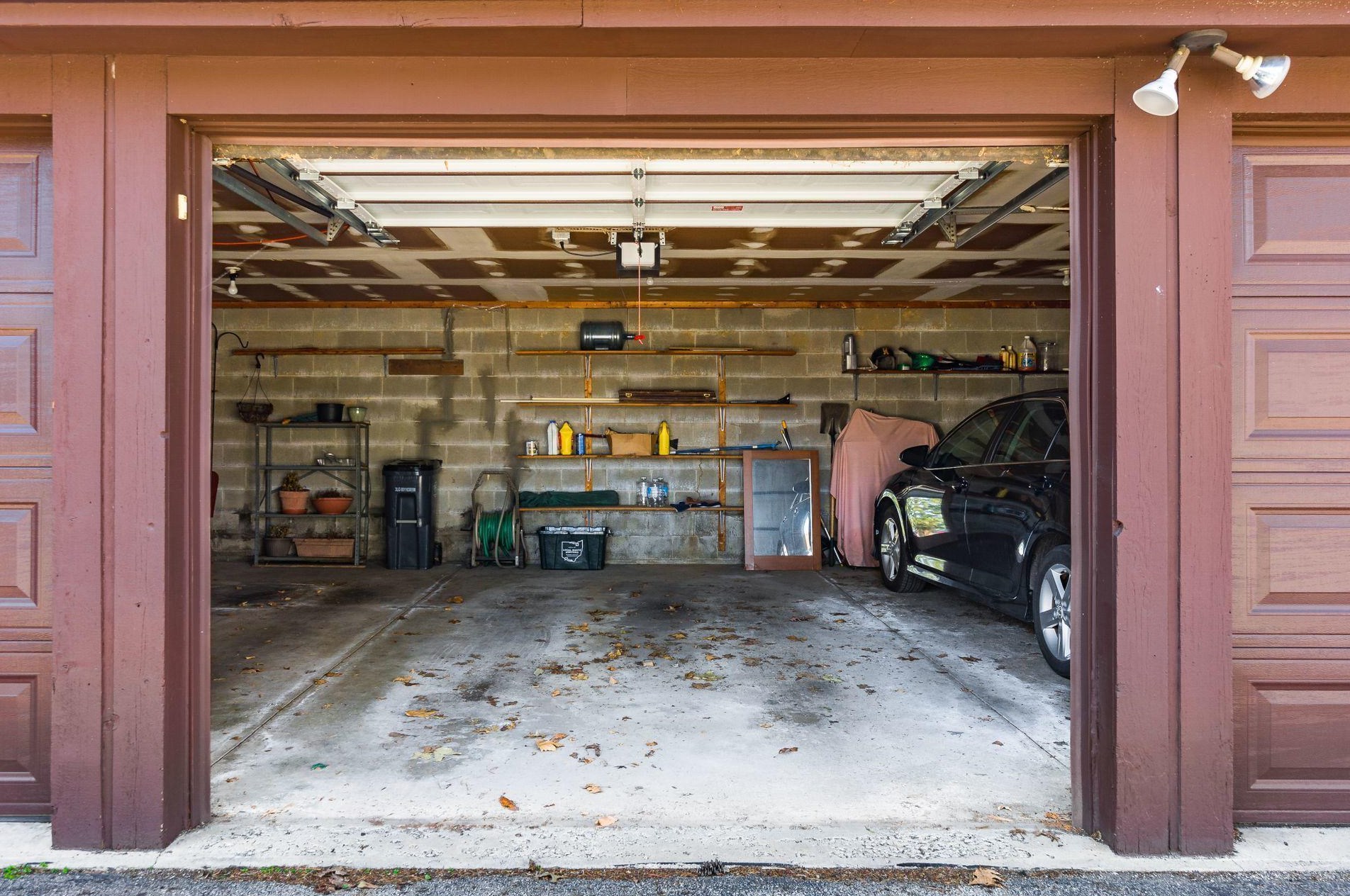 4275 Chaucer Ln, Columbus OH 43220-4079 exterior