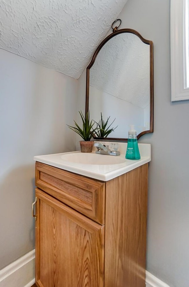 1041 Oregon Ave, Columbus OH 43201-3368 exterior